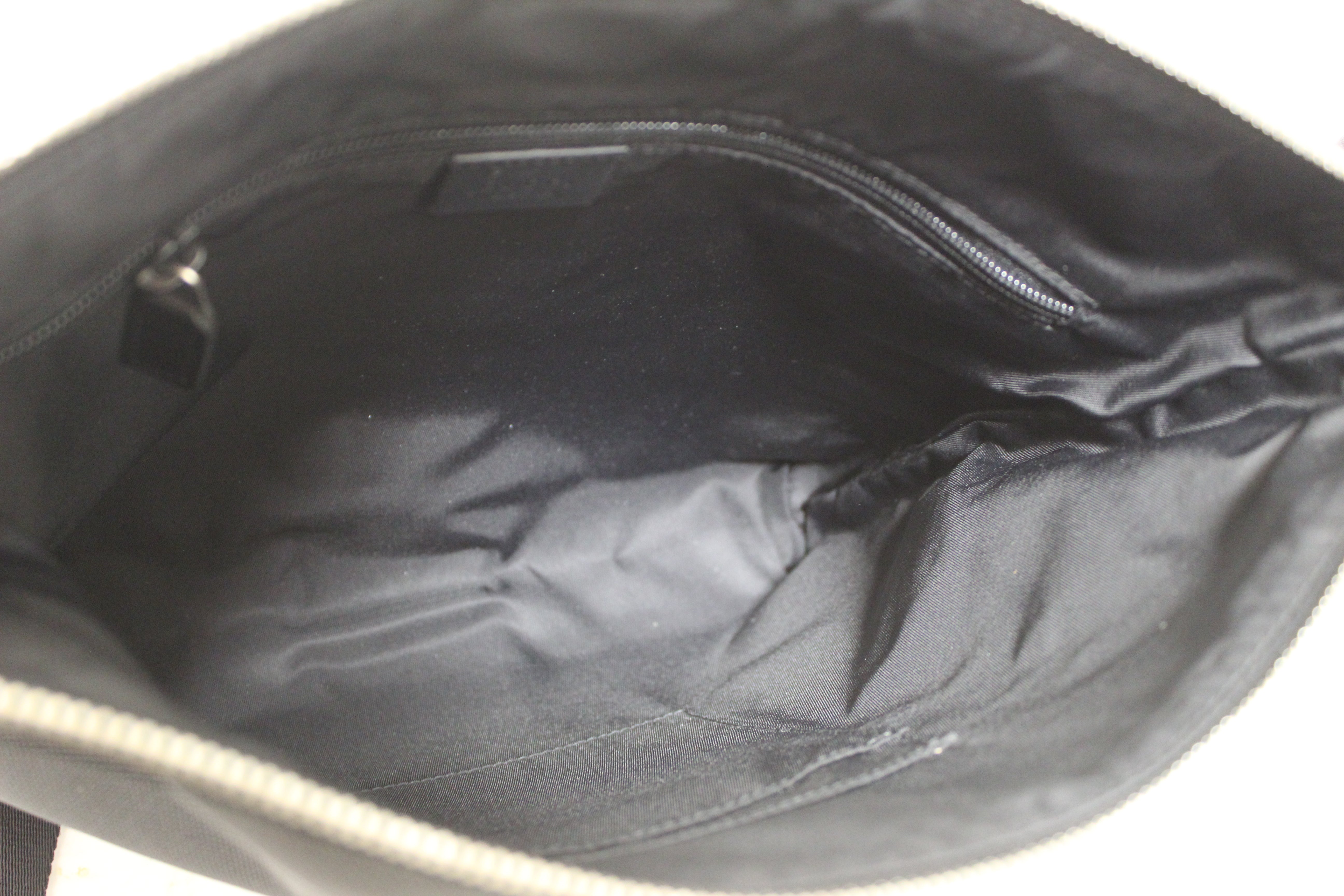 Authentic Gucci Black Techno Canvas Web Messenger Bag