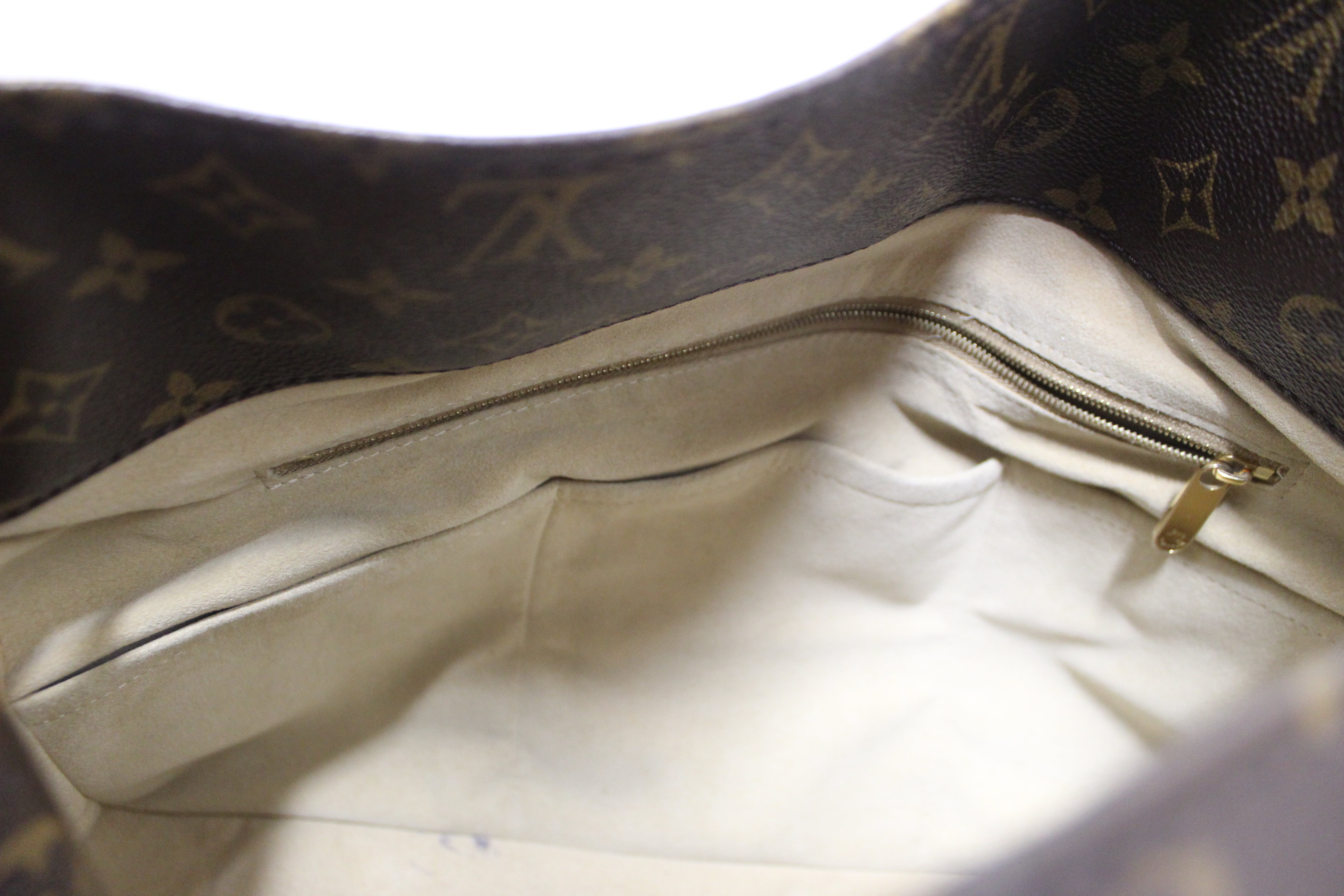 Authentic Louis Vuitton Classic Monogram Canvas Artsy MM Shoulder Bag