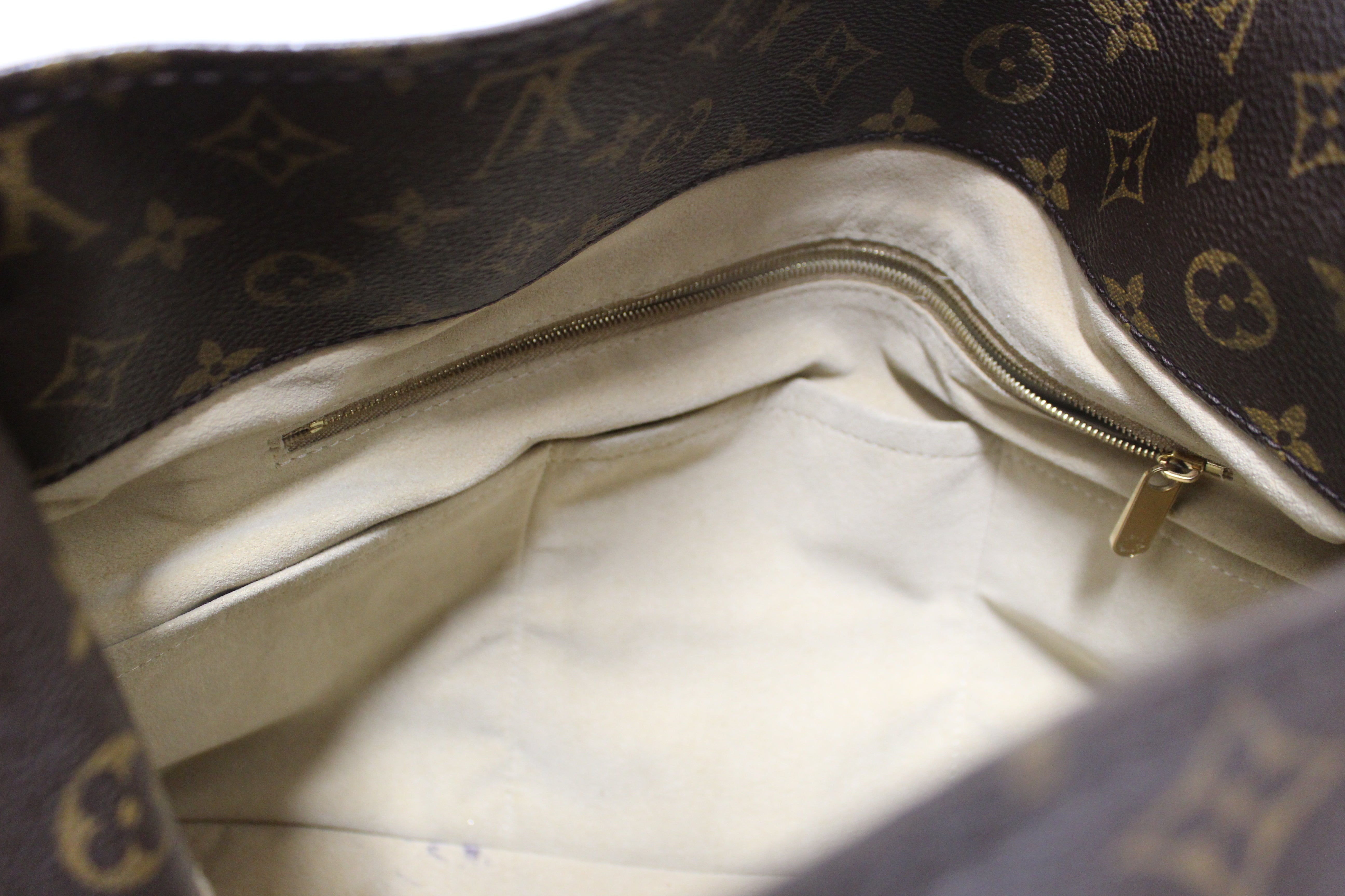 Authentic Louis Vuitton Classic Monogram Canvas Artsy MM Shoulder Bag