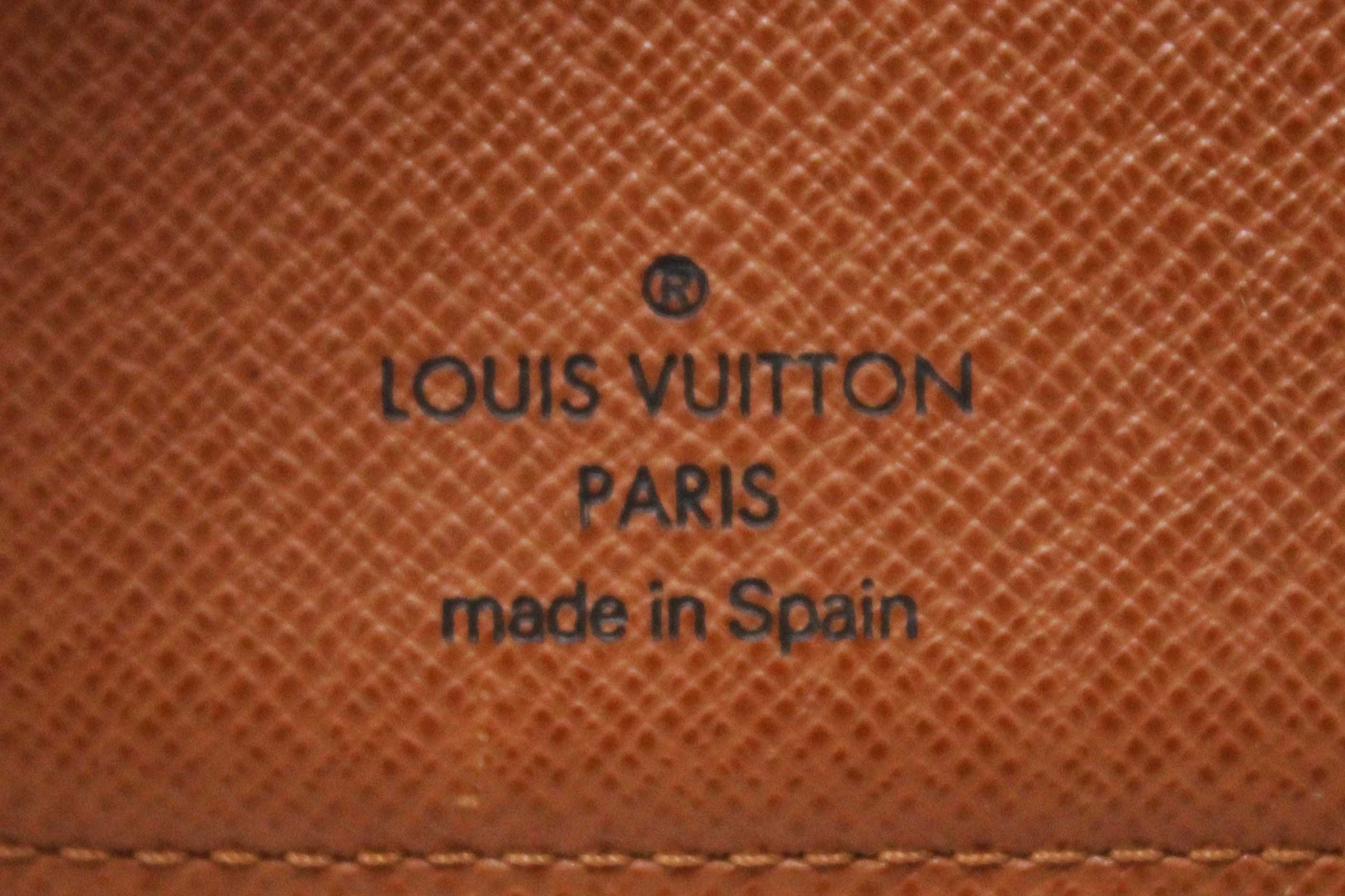 Authentic Louis Vuitton Monogram Canvas Medium Ring Agenda Cover