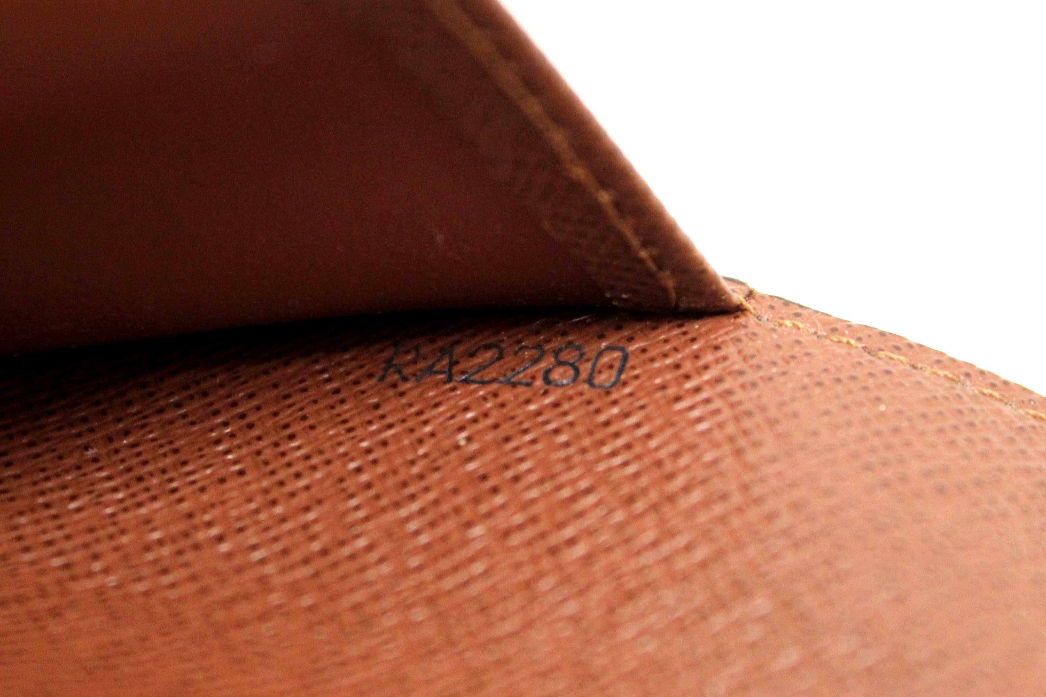 Authentic Louis Vuitton Classic Monogram Canvas Medium Ring Agenda Cover