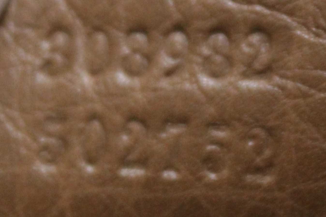 Authentic Gucci Brown Pebbled Calfskin Medium Soho Chain Shoulder Bag 308982