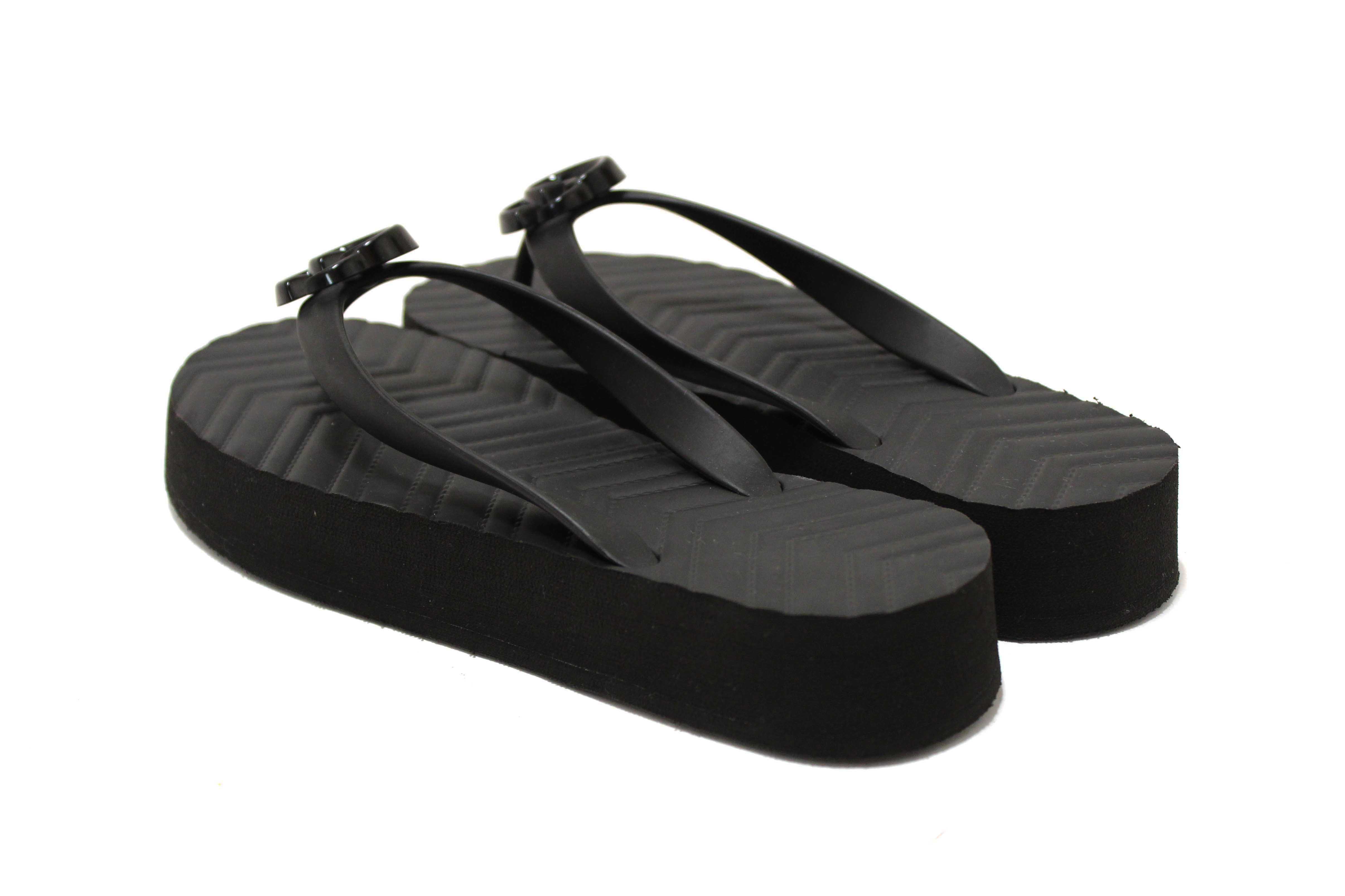 Authentic Gucci Black Rubber Chevron Womens GG Thong Sandals 38