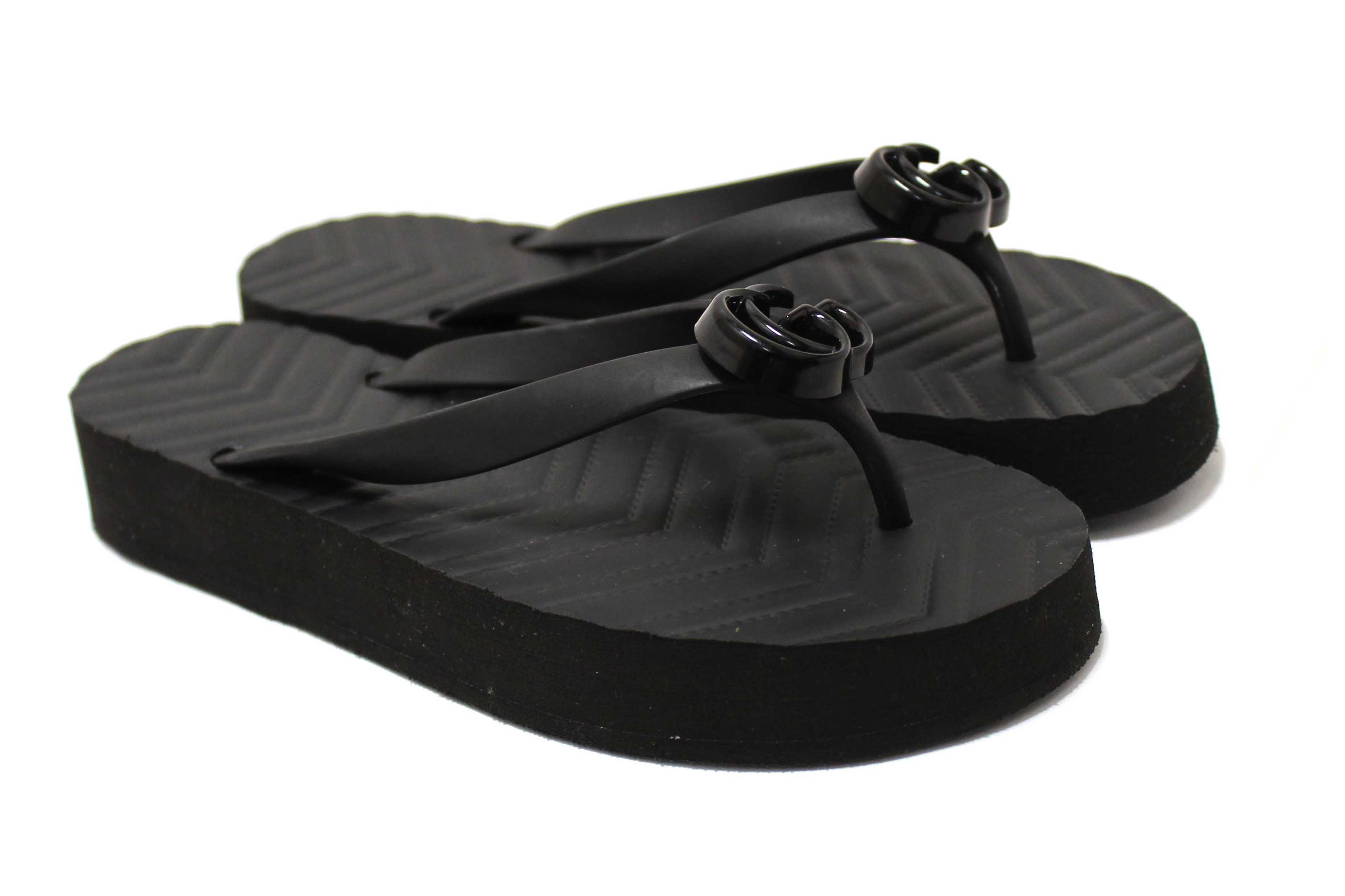 Authentic Gucci Black Rubber Chevron Womens GG Thong Sandals 38