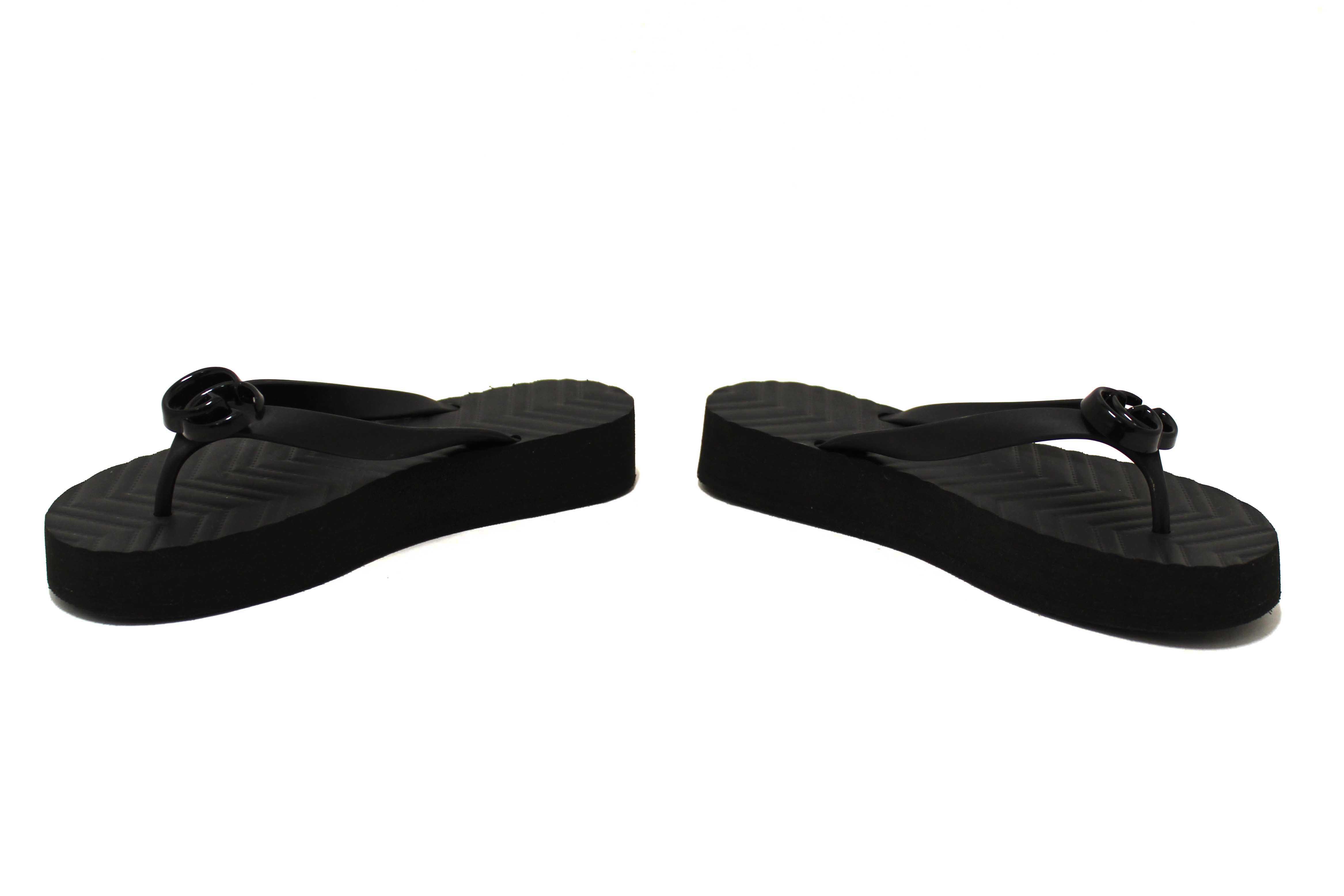 Authentic Gucci Black Rubber Chevron Womens GG Thong Sandals 38