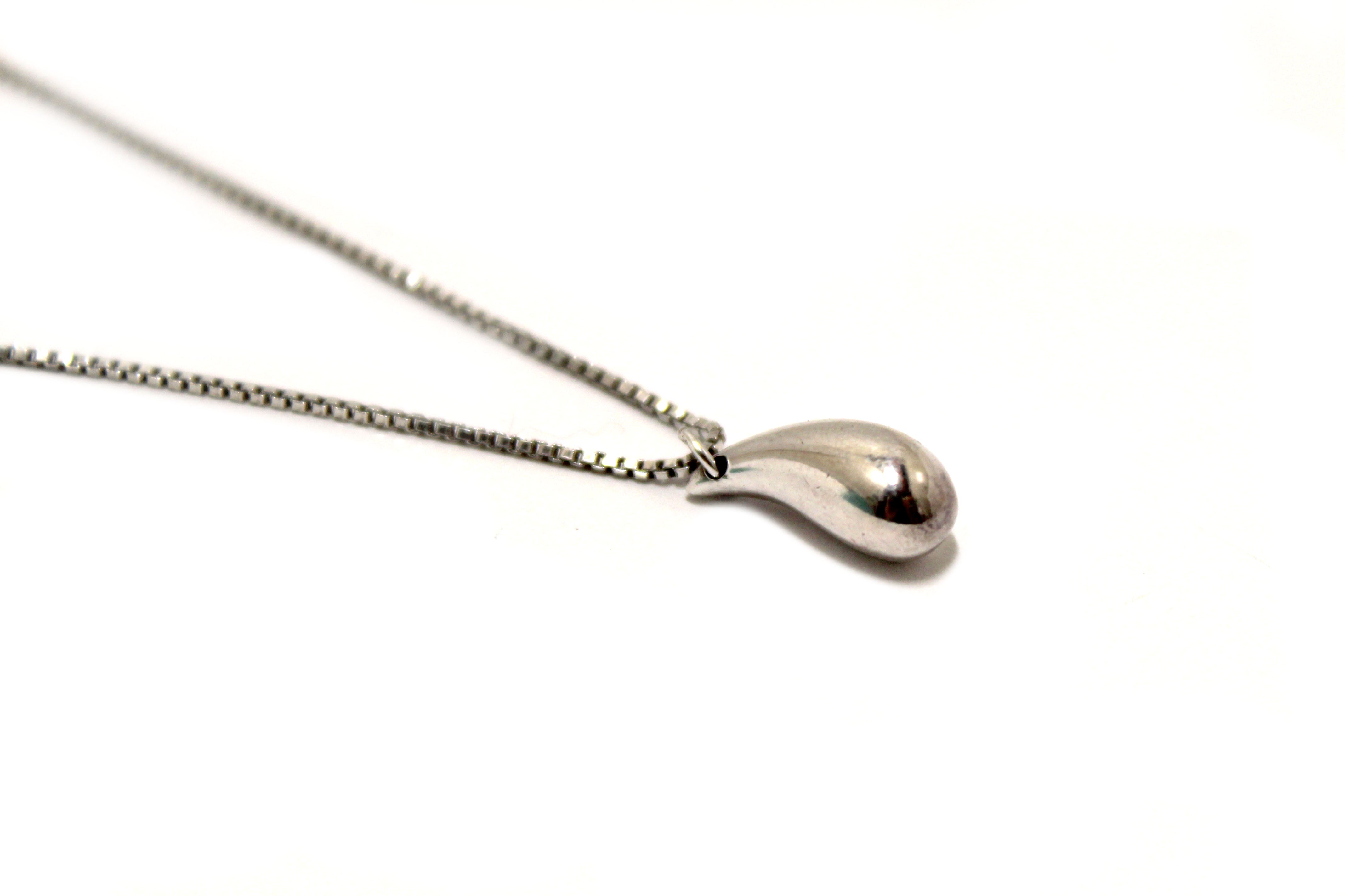 Authentic Tiffany & Co. Sterling Silver Teardrop Pendant Necklace