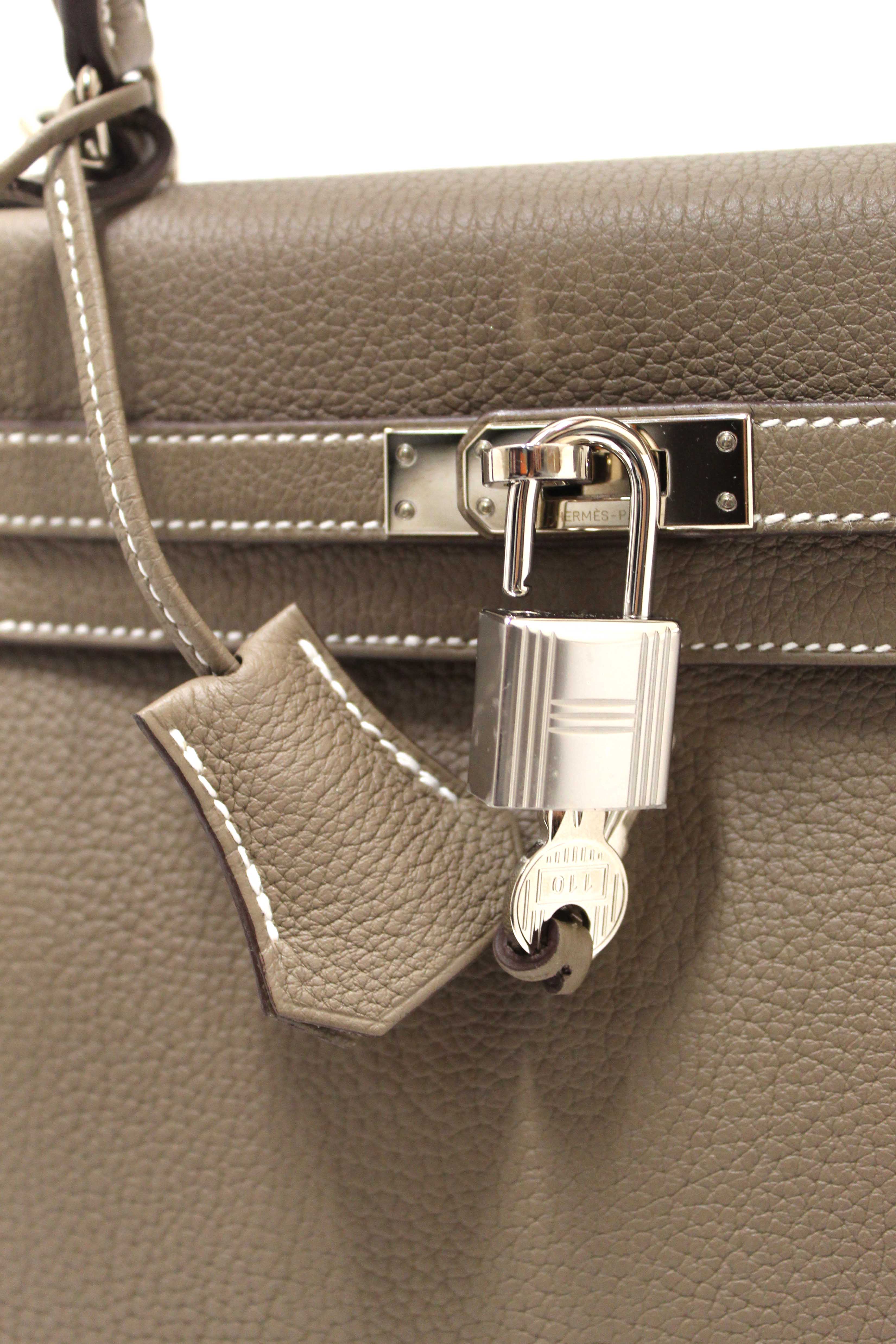 Authentic Hermes Etoupe Togo Leather Retourne Kelly 25 Handbag/Shoulder Bag