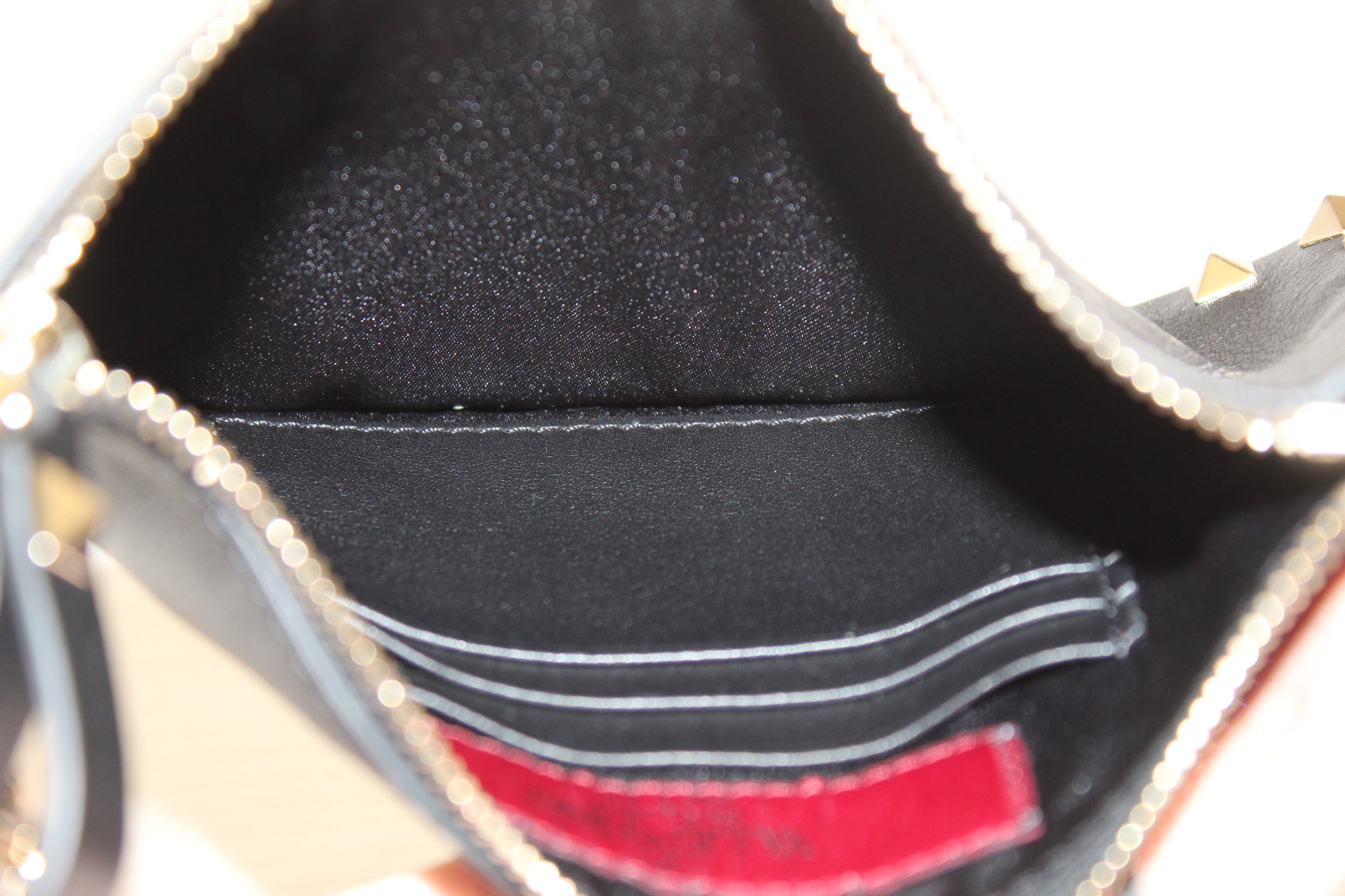 Authentic Valentino Garavani Black Leather and Rockstuds Pouch on Chain
