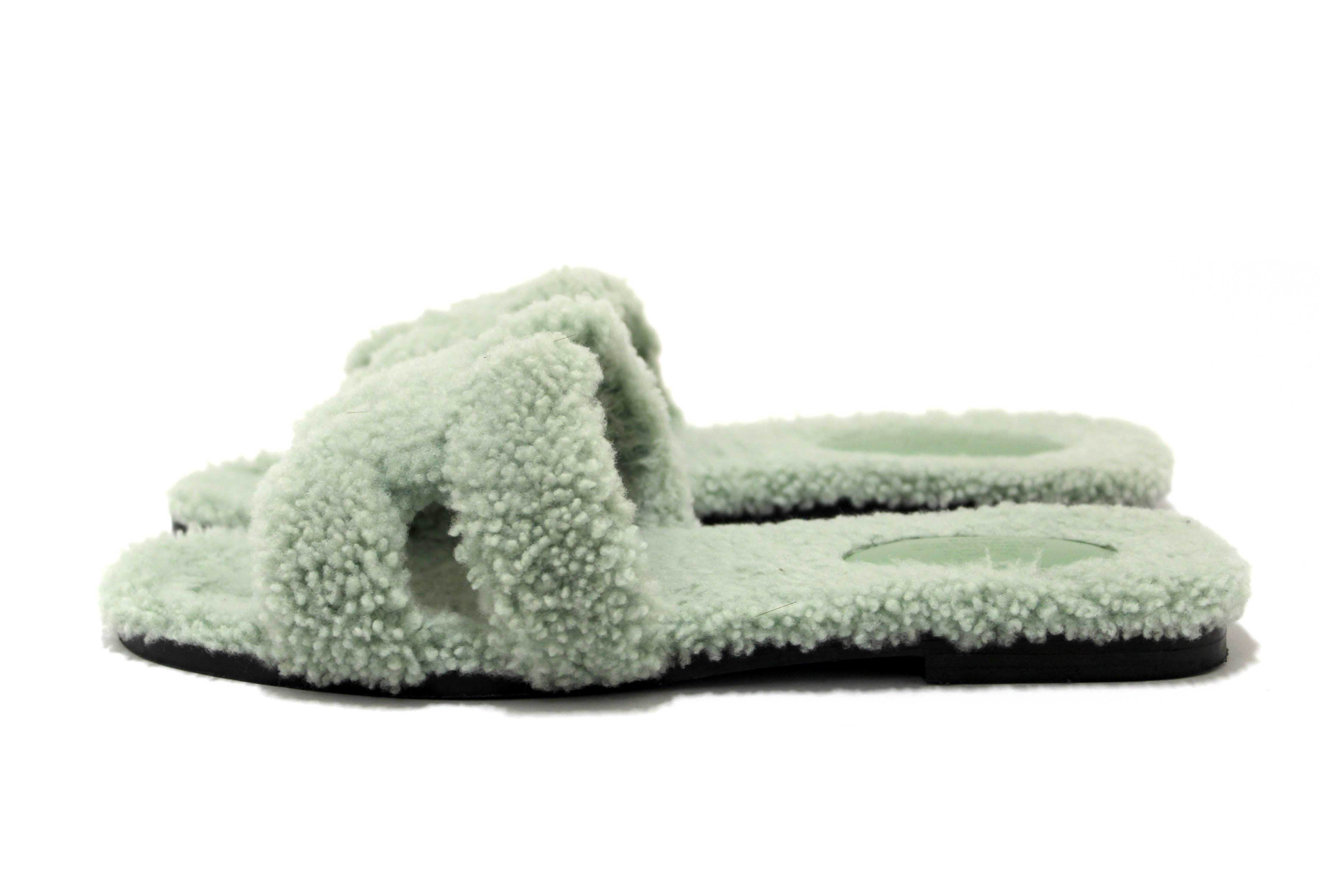 Authentic Hermes Green Shearling Fur Oran Flat Sandal Shoes Size 38