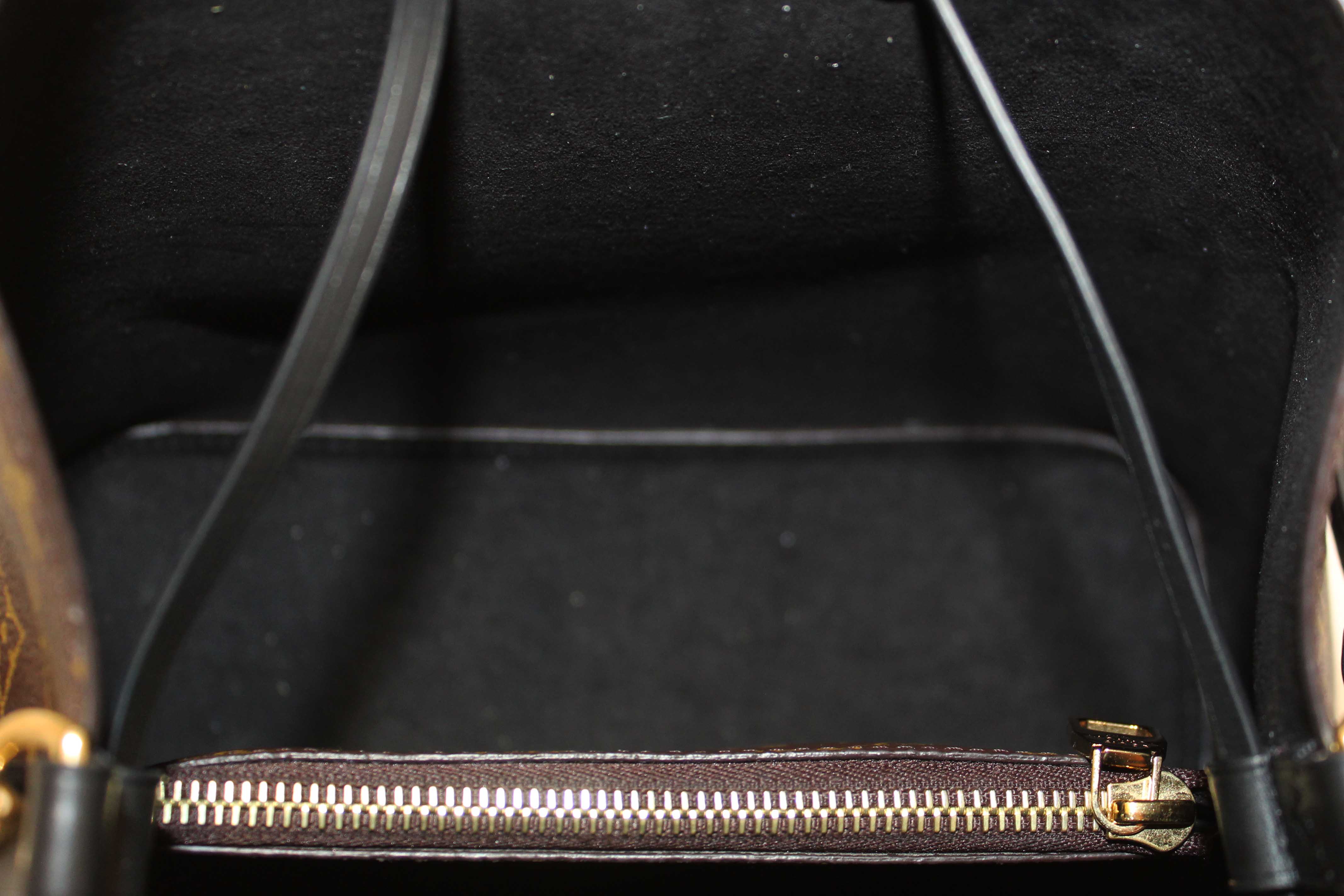 Authentic Louis Vuitton Classic Monogram Canvas with Black Leather NéoNoé MM Shoulder Bag