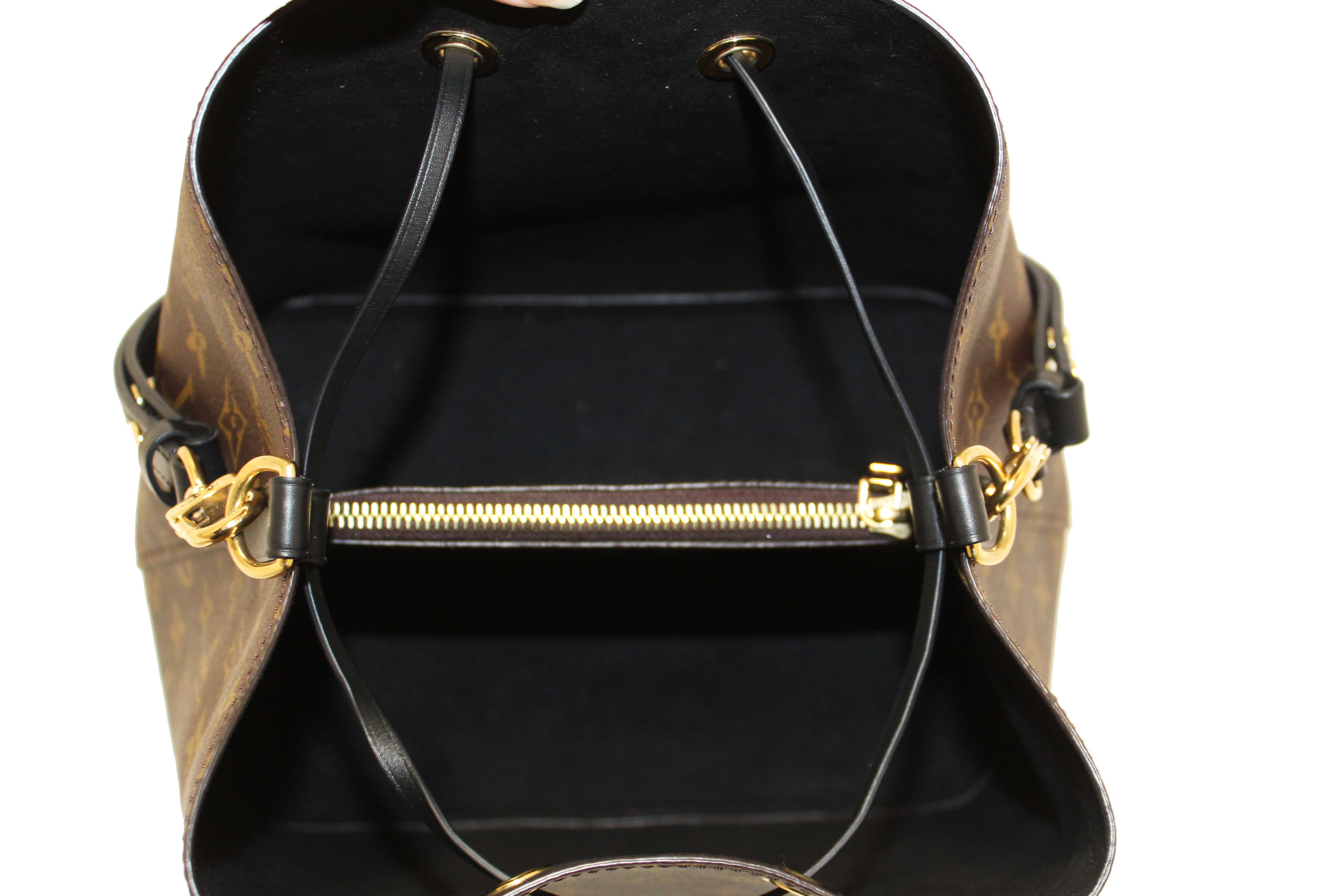 Authentic Louis Vuitton Classic Monogram Canvas with Black Leather NéoNoé MM Shoulder Bag