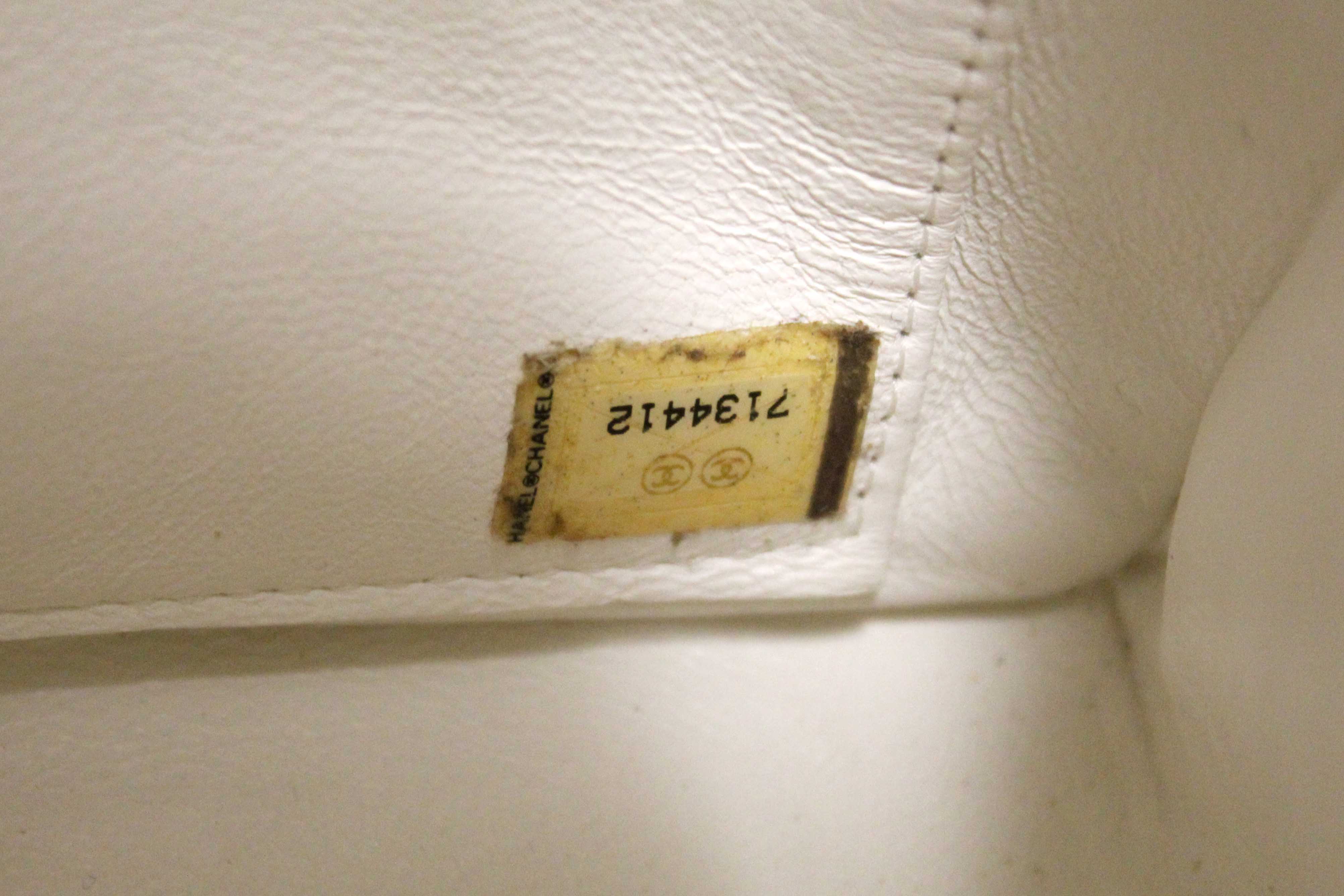 Authentic Chanel Vintage White Leather Chocolate Bar Wild Stitch Chain Tote Shoulder Bag