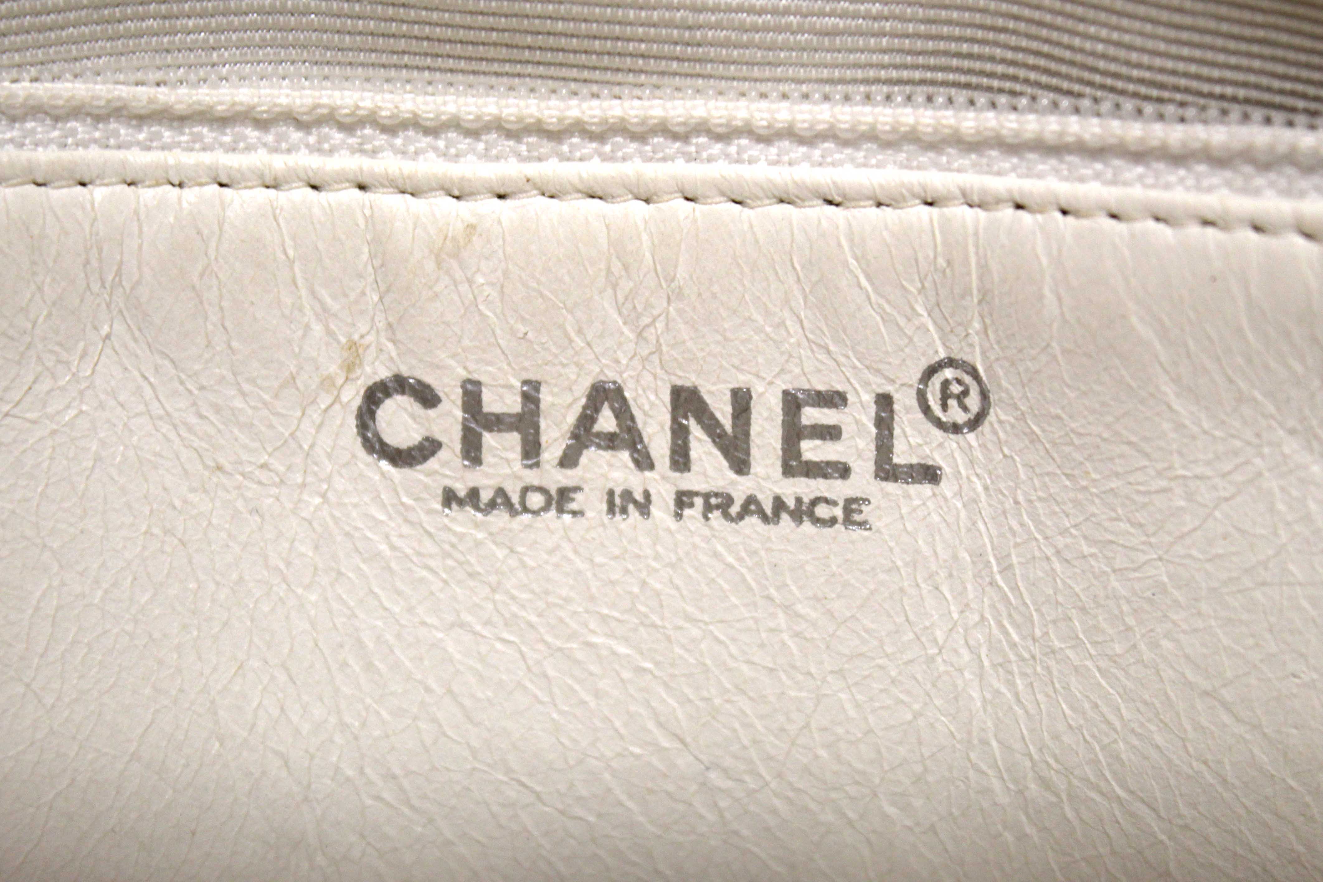 Authentic Chanel Vintage White Leather Chocolate Bar Wild Stitch Chain Tote Shoulder Bag
