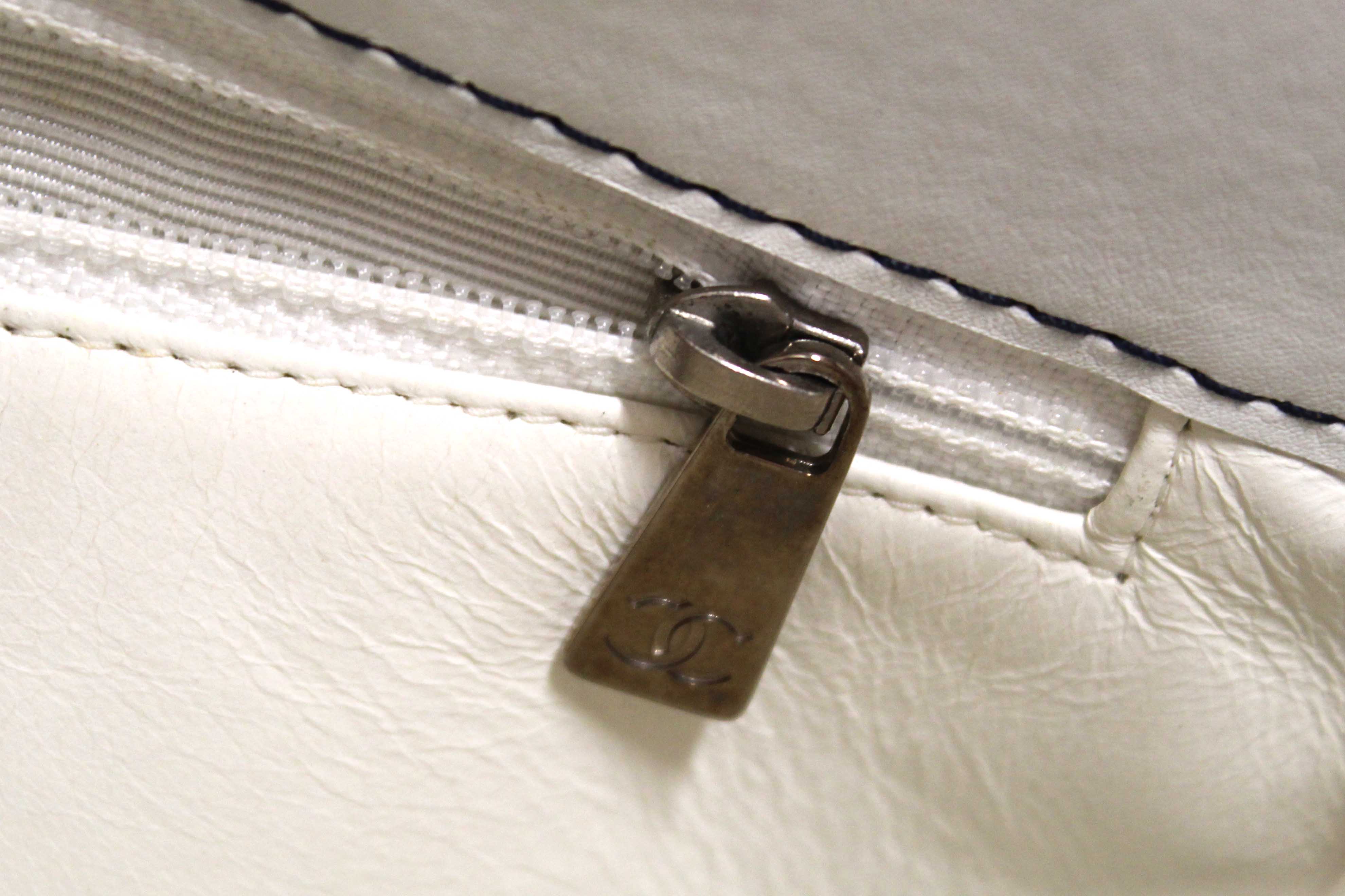 Authentic Chanel Vintage White Leather Chocolate Bar Wild Stitch Chain Tote Shoulder Bag