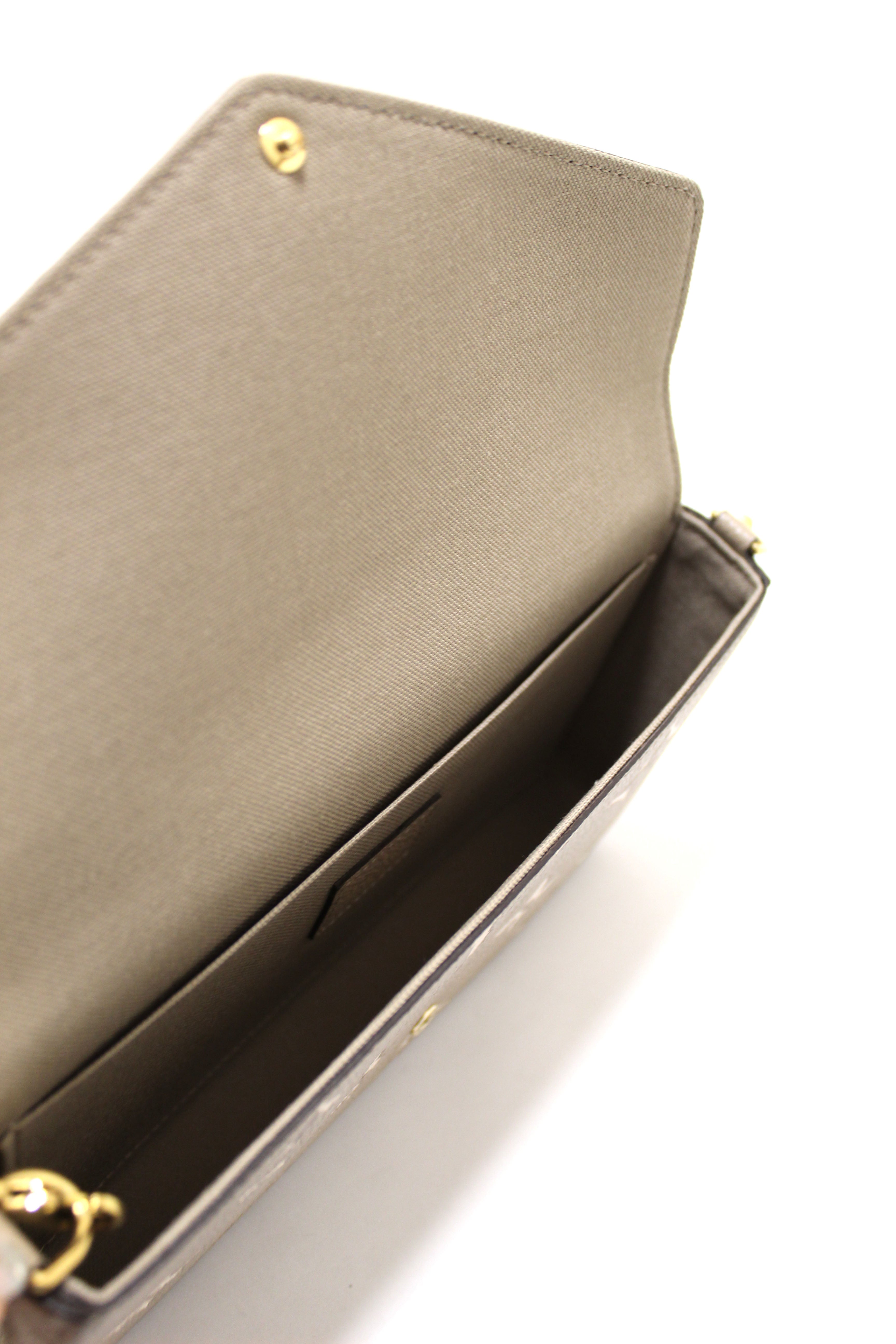 Pochette cosmétique cloth travel bag Louis Vuitton Beige in Cloth - 25262222