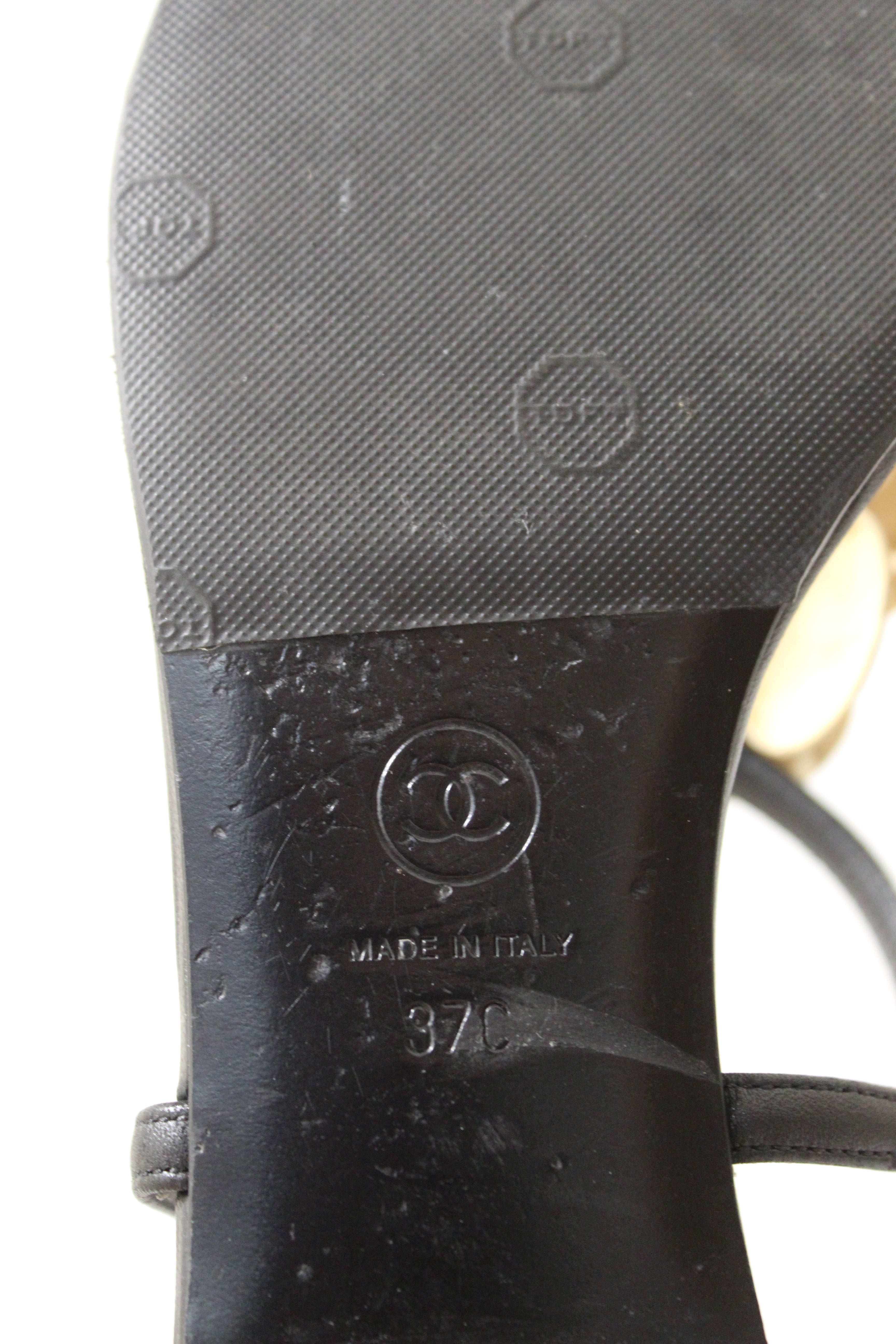 Authentic Chanel Black & White Leather Camellia Thong Sandals Size 37C