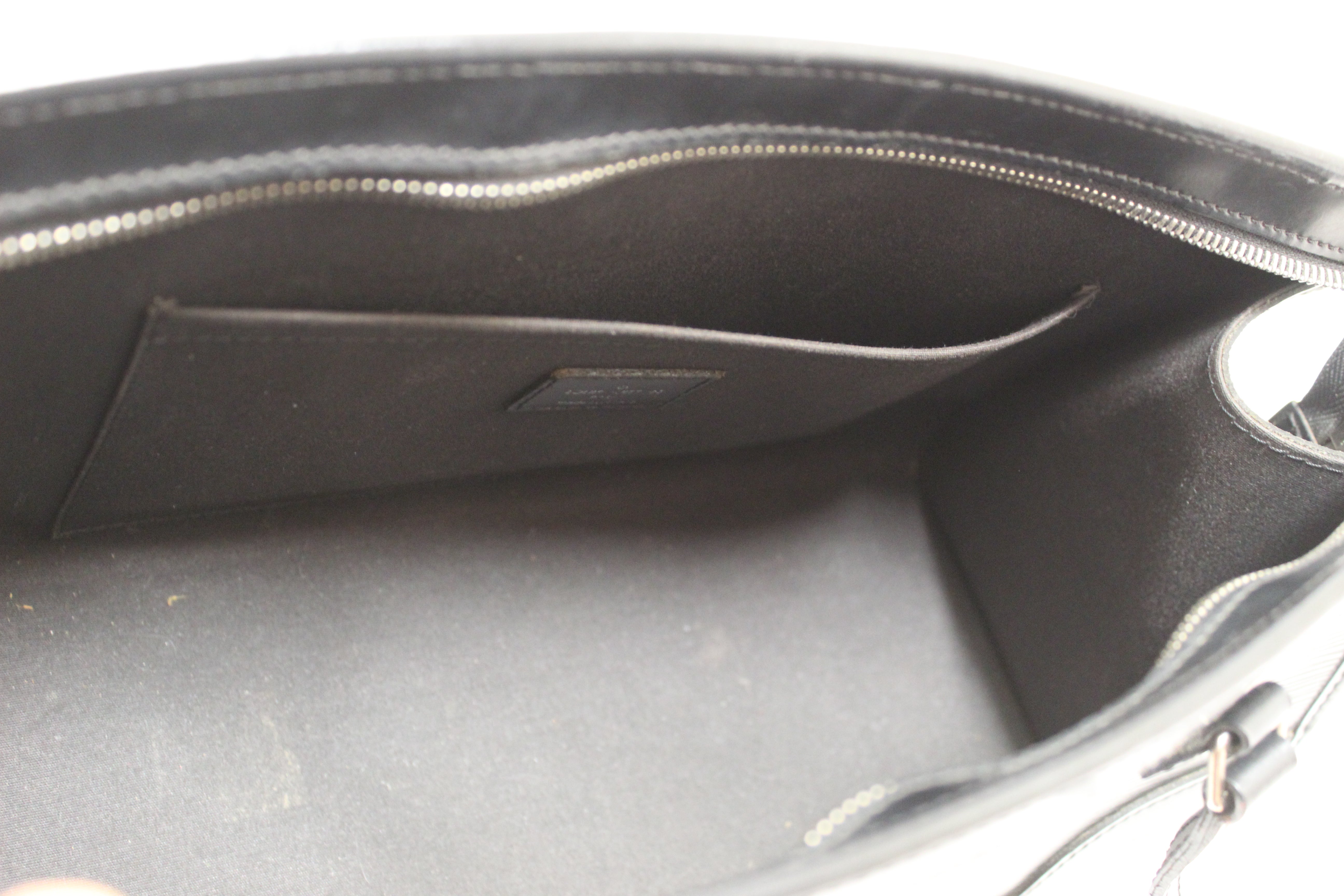 Authentic Louis Vuitton Black Epi Leather Madeleine PM Shoulder Bag