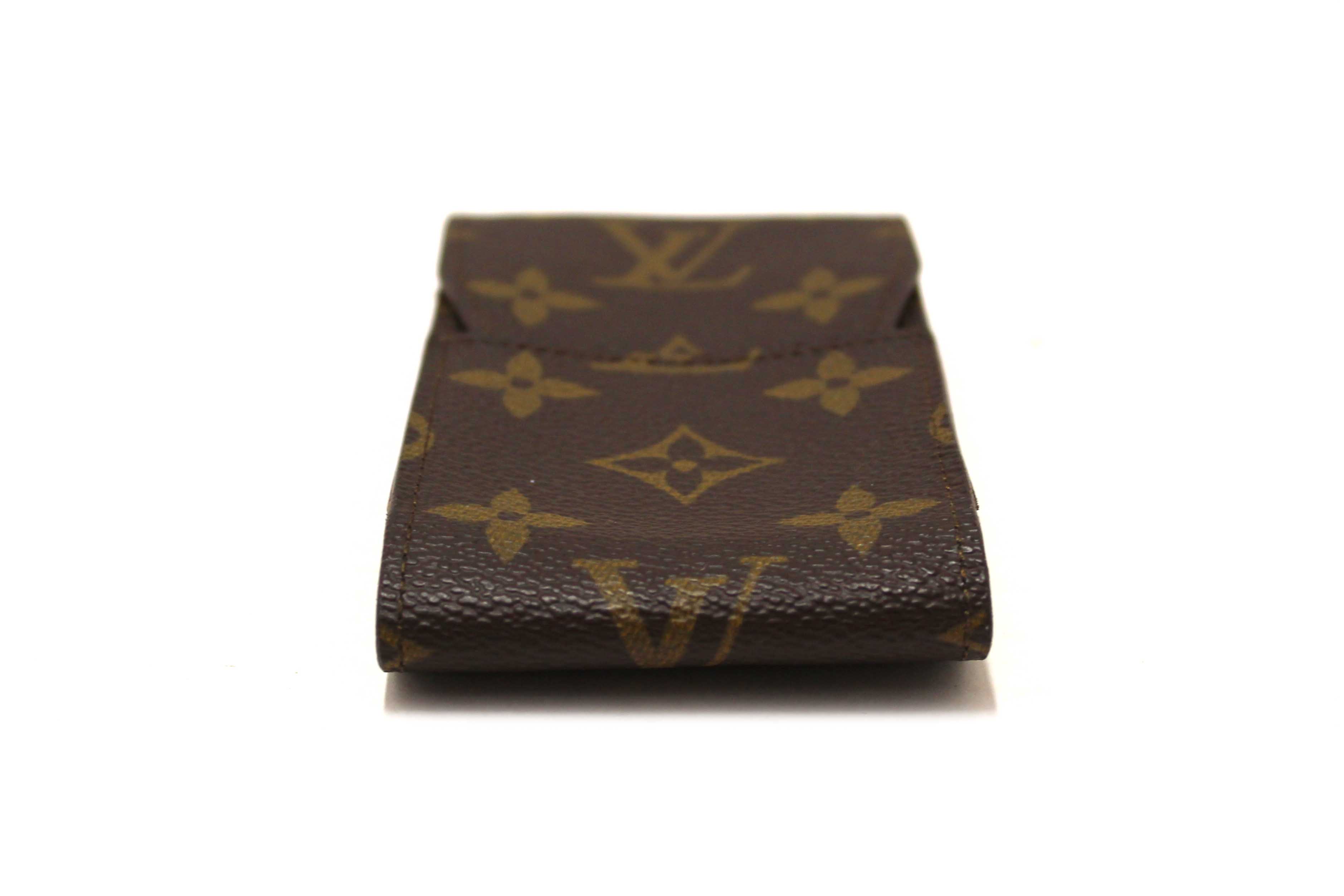 louis vuitton cigarette case gold M91048 MonogramVernis pouch with strap Cigarette case Beige A new modern motif has been lasered on the metallic plaque hiding the credo humidificator and on the removable wooden tray. Authentic Louis Vuitton Classic Monogram
