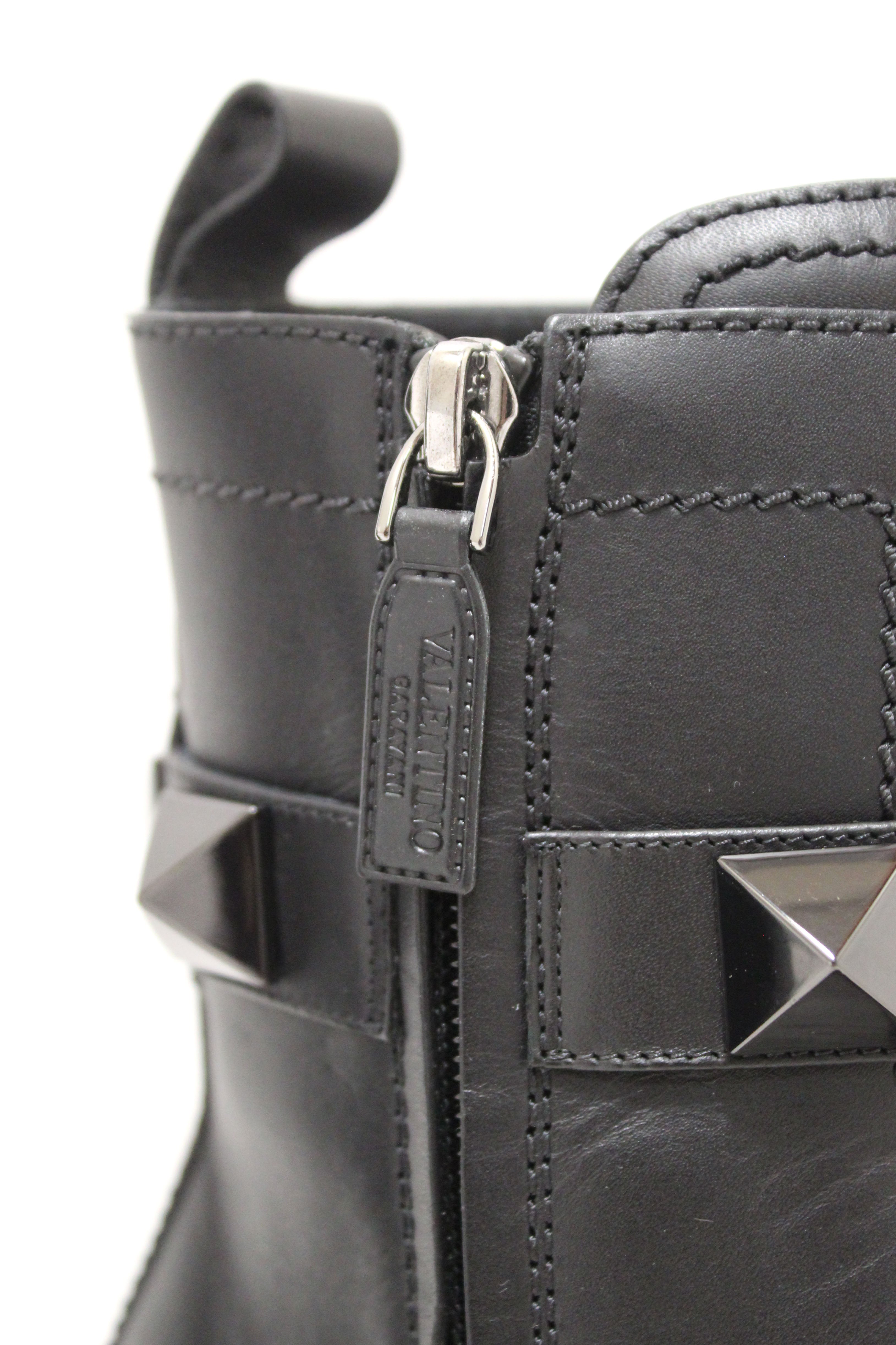 Authentic New Valentino Garavani Black Leather Roman Stud Combat Ankle Boots Shoes Size 37