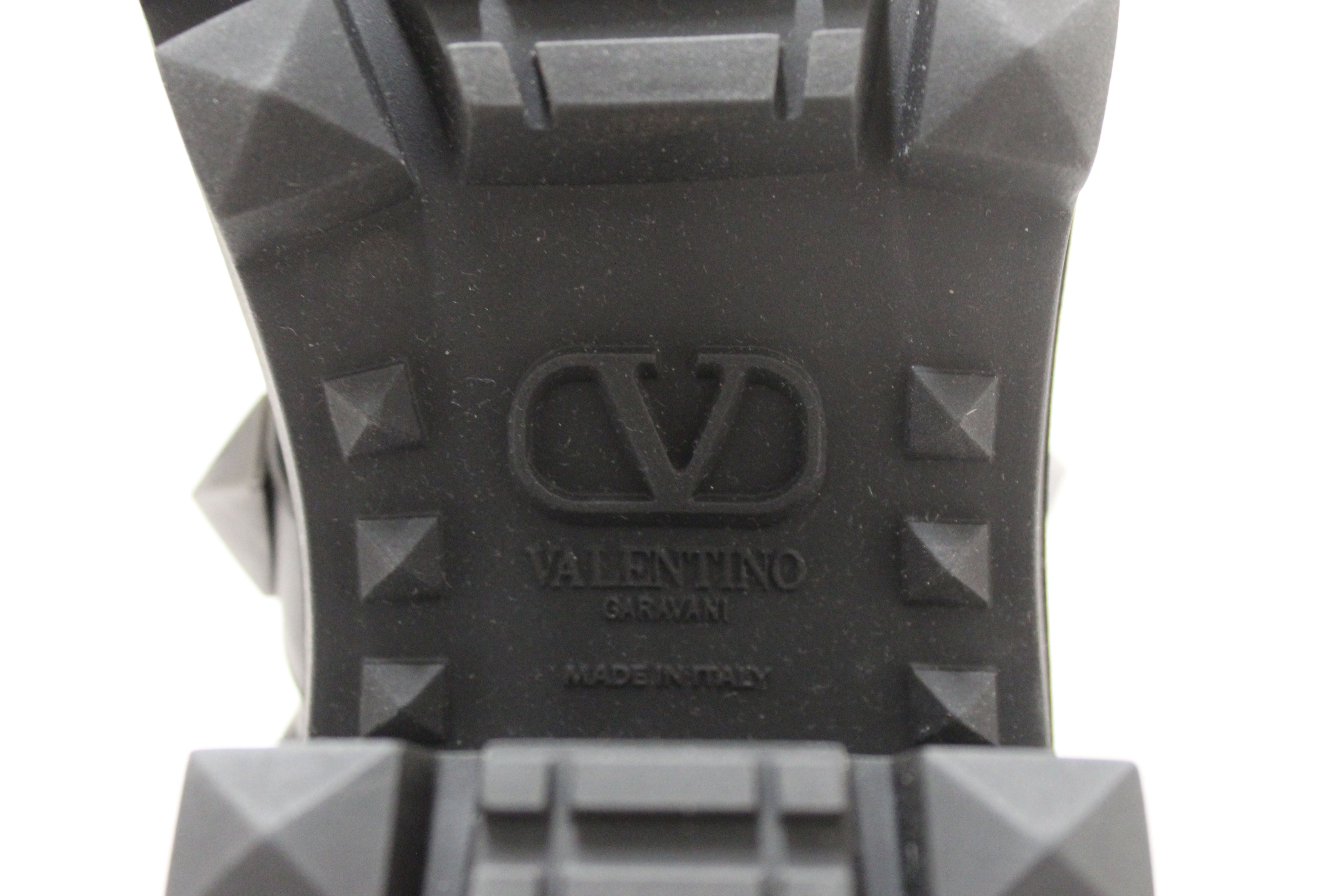Authentic New Valentino Garavani Black Leather Roman Stud Combat Ankle Boots Shoes Size 37