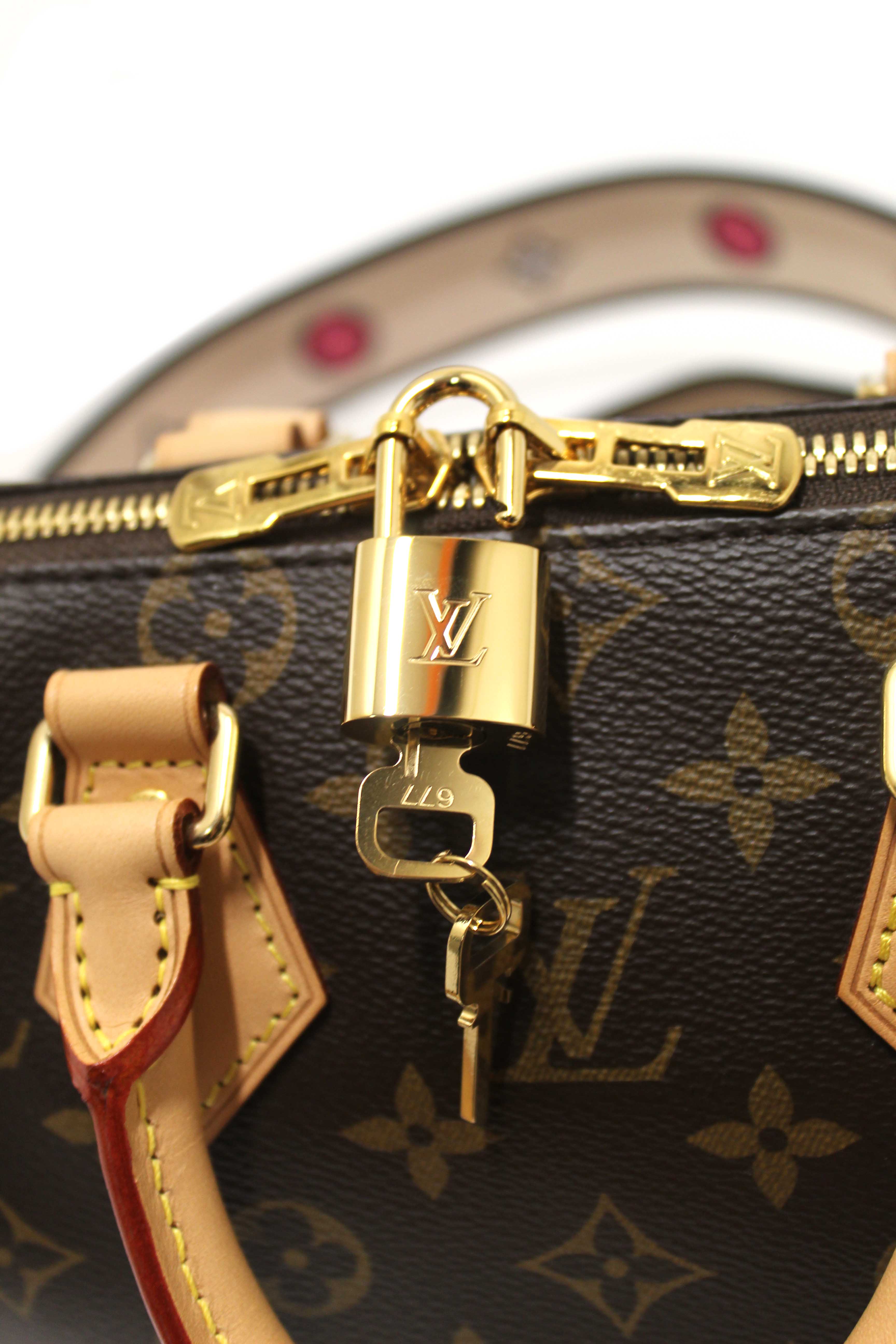 Authentic Louis Vuitton Classic Monogram Speedy 20 Bandoulière Bag