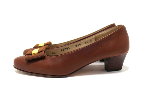 Authentic Salvatore Ferragamo Brown Vara Bow Leather Kitten Heel Pumps Size 4.5B
