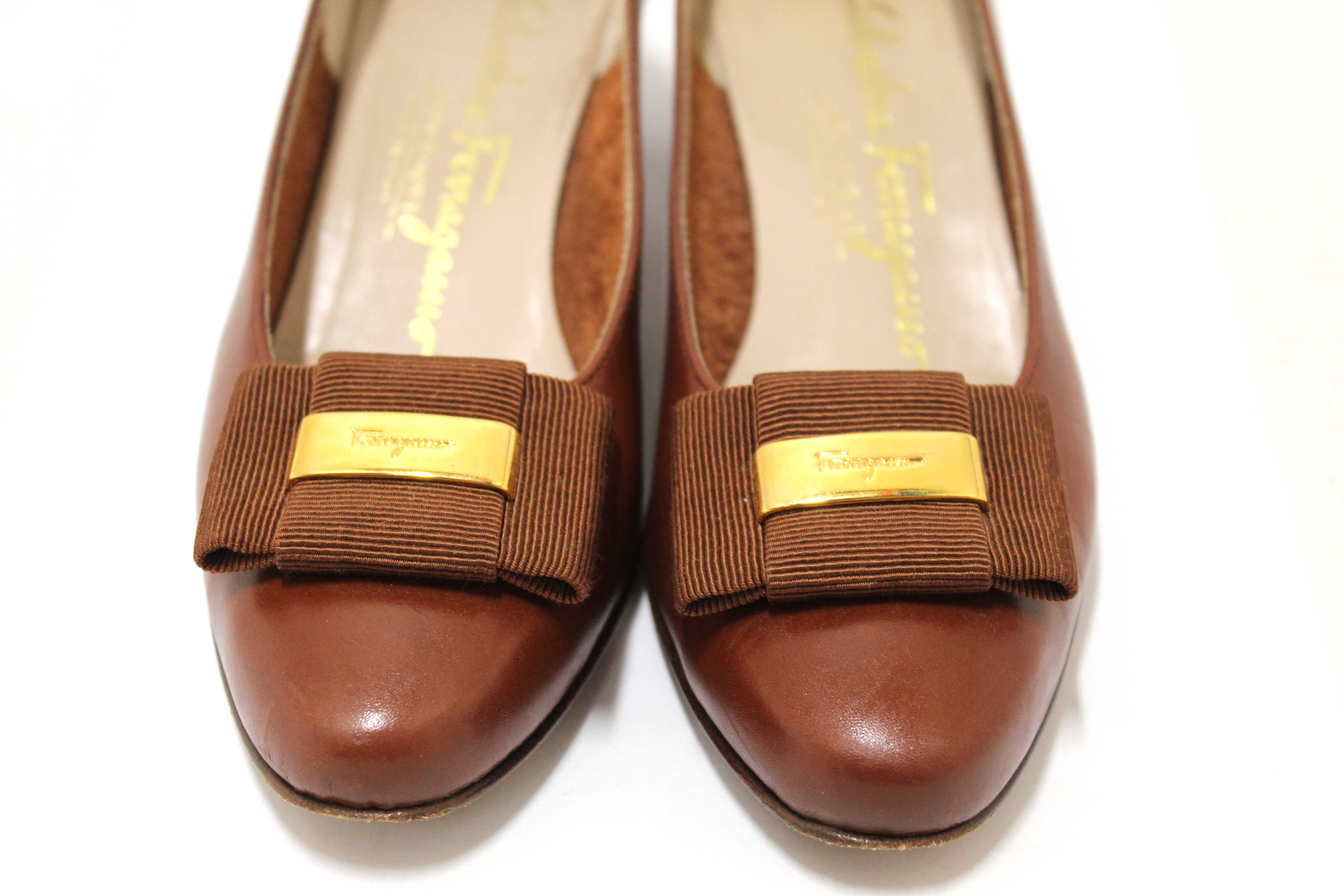 Authentic Salvatore Ferragamo Brown Vara Bow Leather Kitten Heel Pumps Size 4.5B