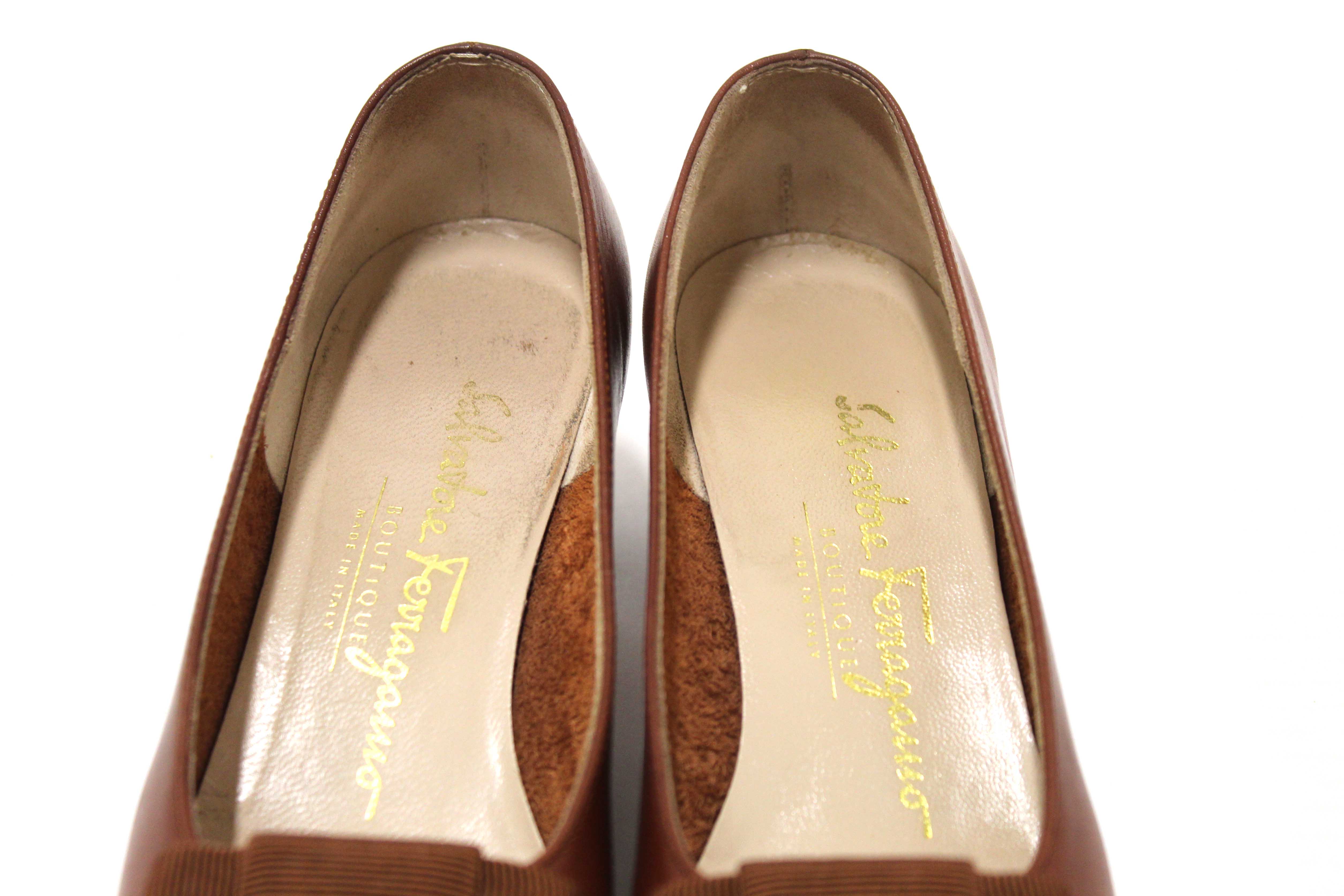 Authentic Salvatore Ferragamo Brown Vara Bow Leather Kitten Heel Pumps Size 4.5B