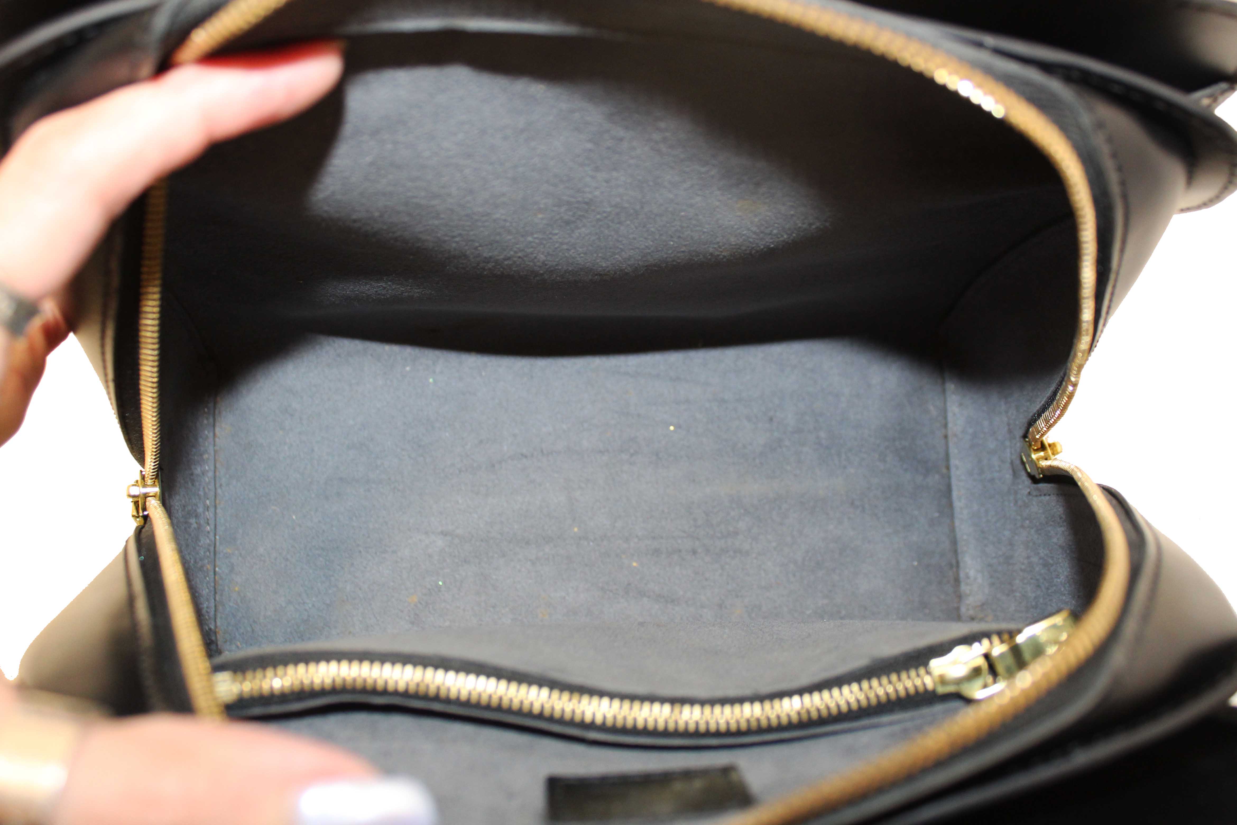 Authentic Louis Vuitton Black Epi Leather Pont Neuf HandBag