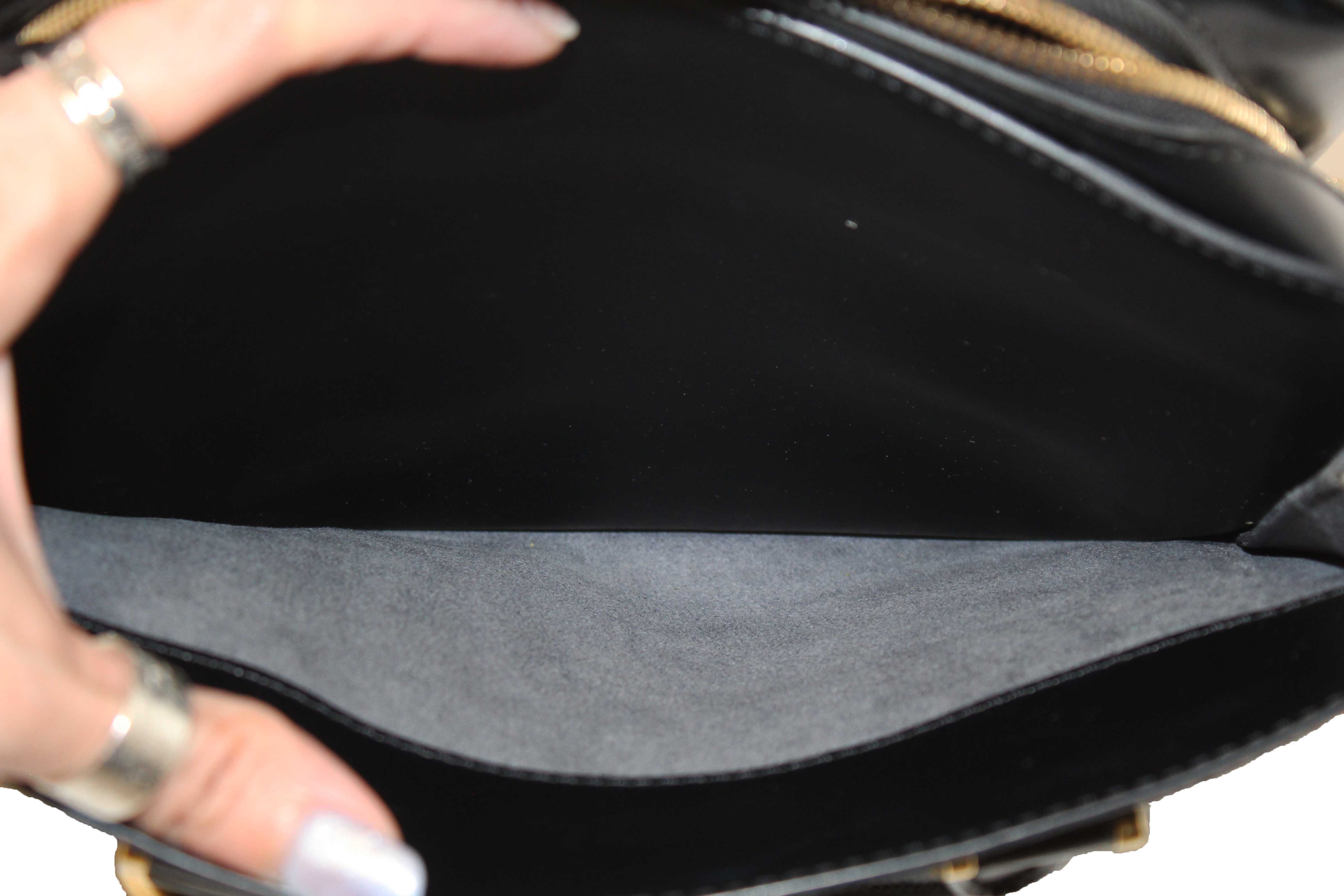 Authentic Louis Vuitton Black Epi Leather Pont Neuf HandBag