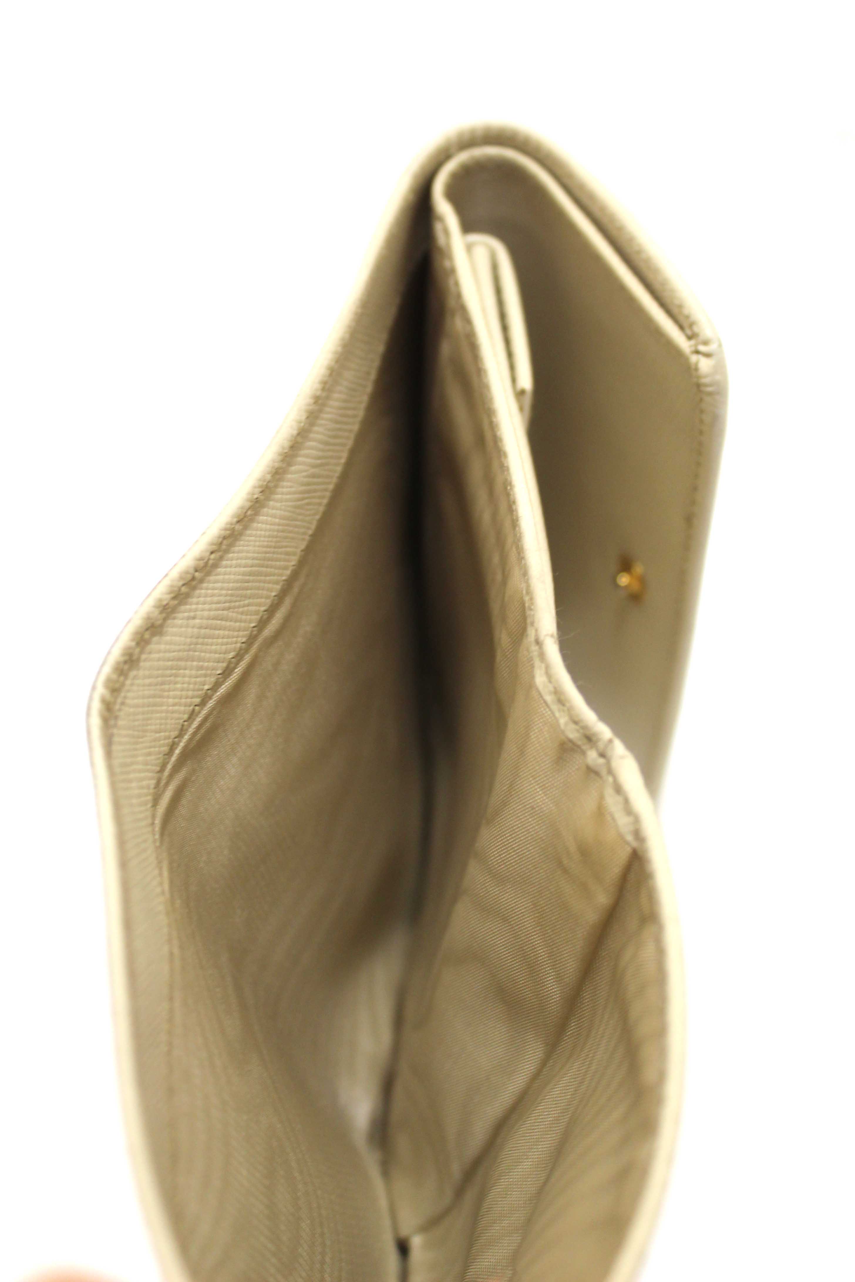 Authentic Prada White Saffiano Leather Bifold Medium Wallet