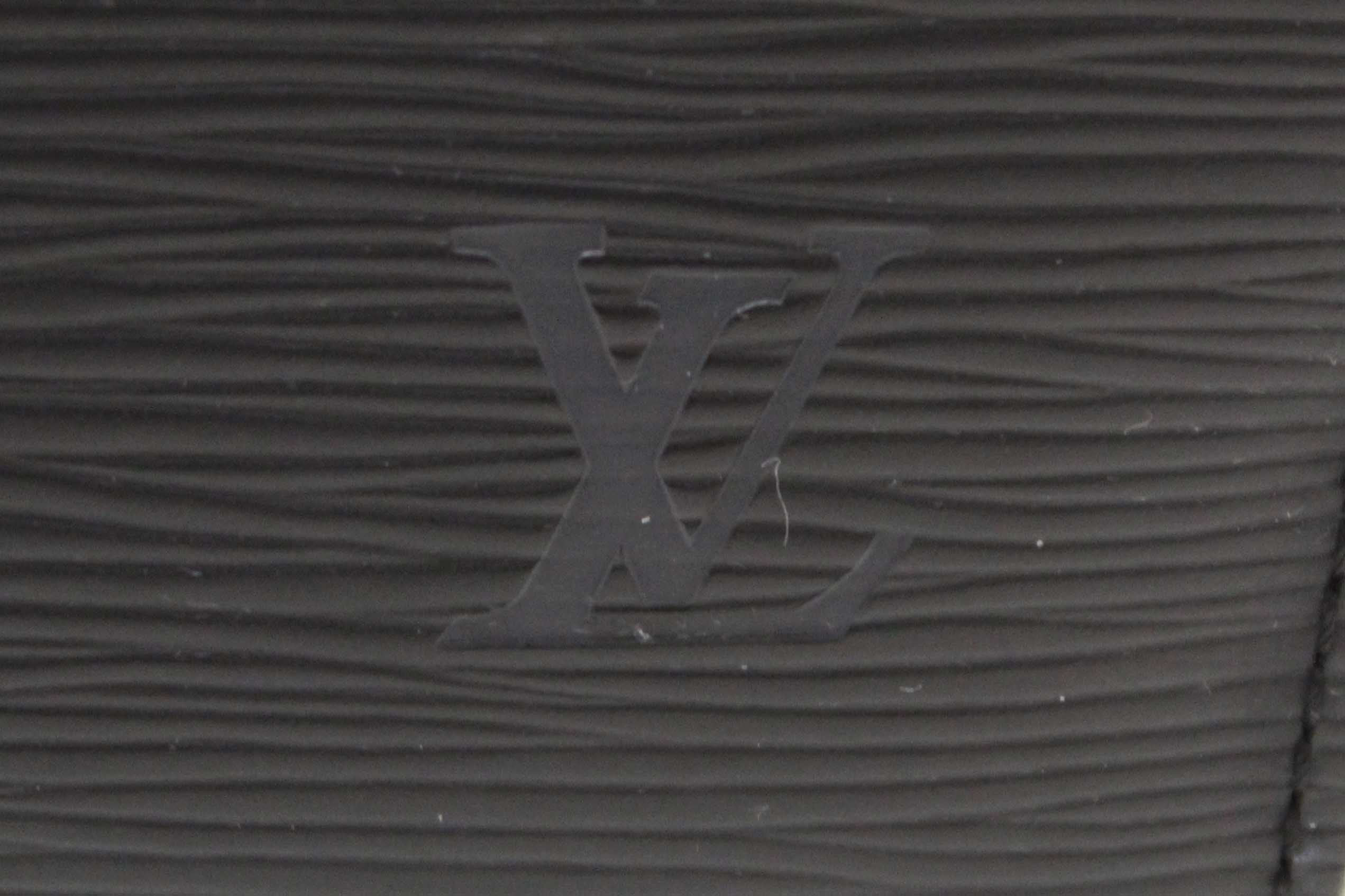 Authentic Louis Vuitton Black Epi Leather Pont Neuf HandBag