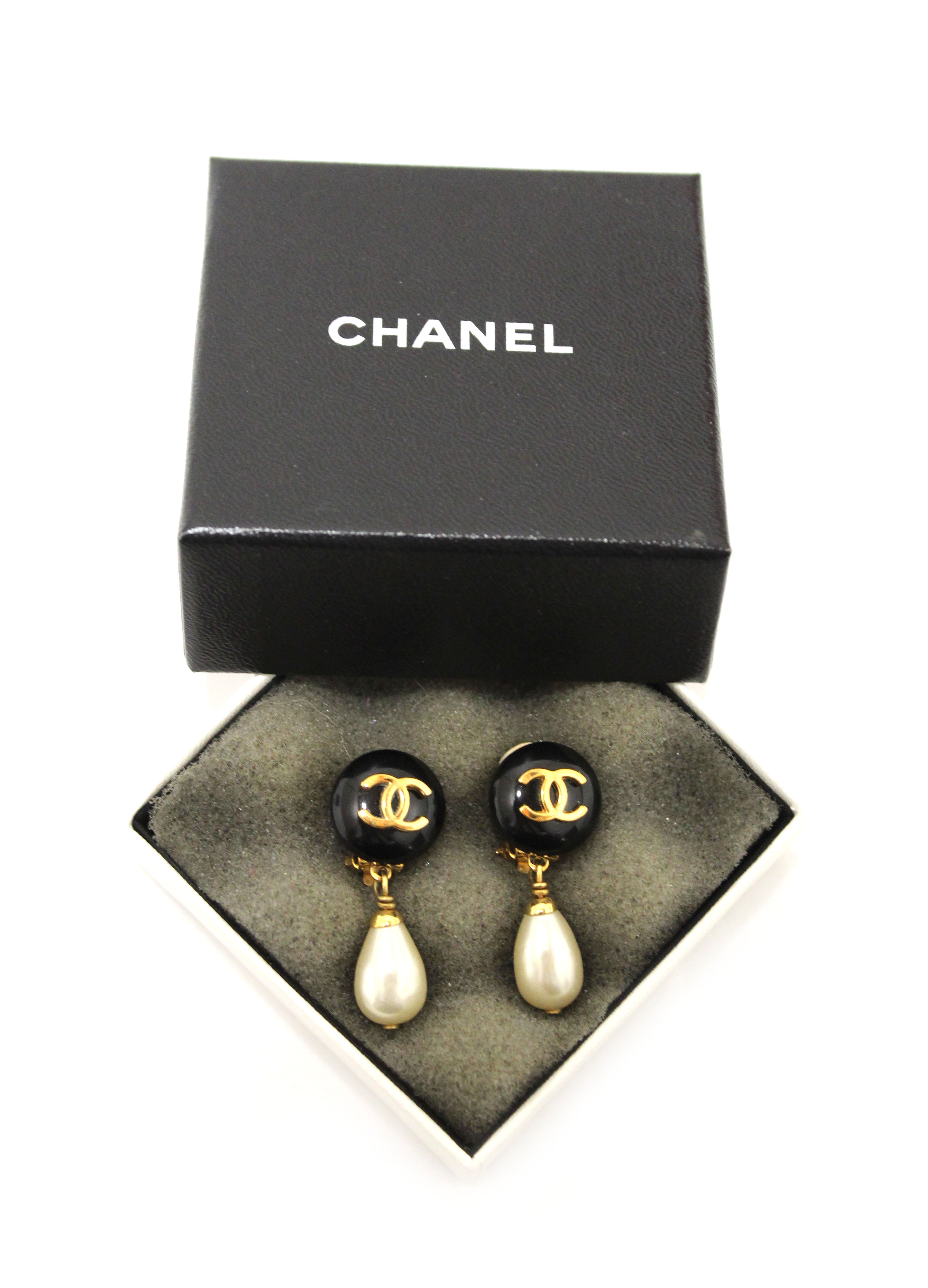 Chanel Cc Button Motif Earrings Gold Black Clip On 94p