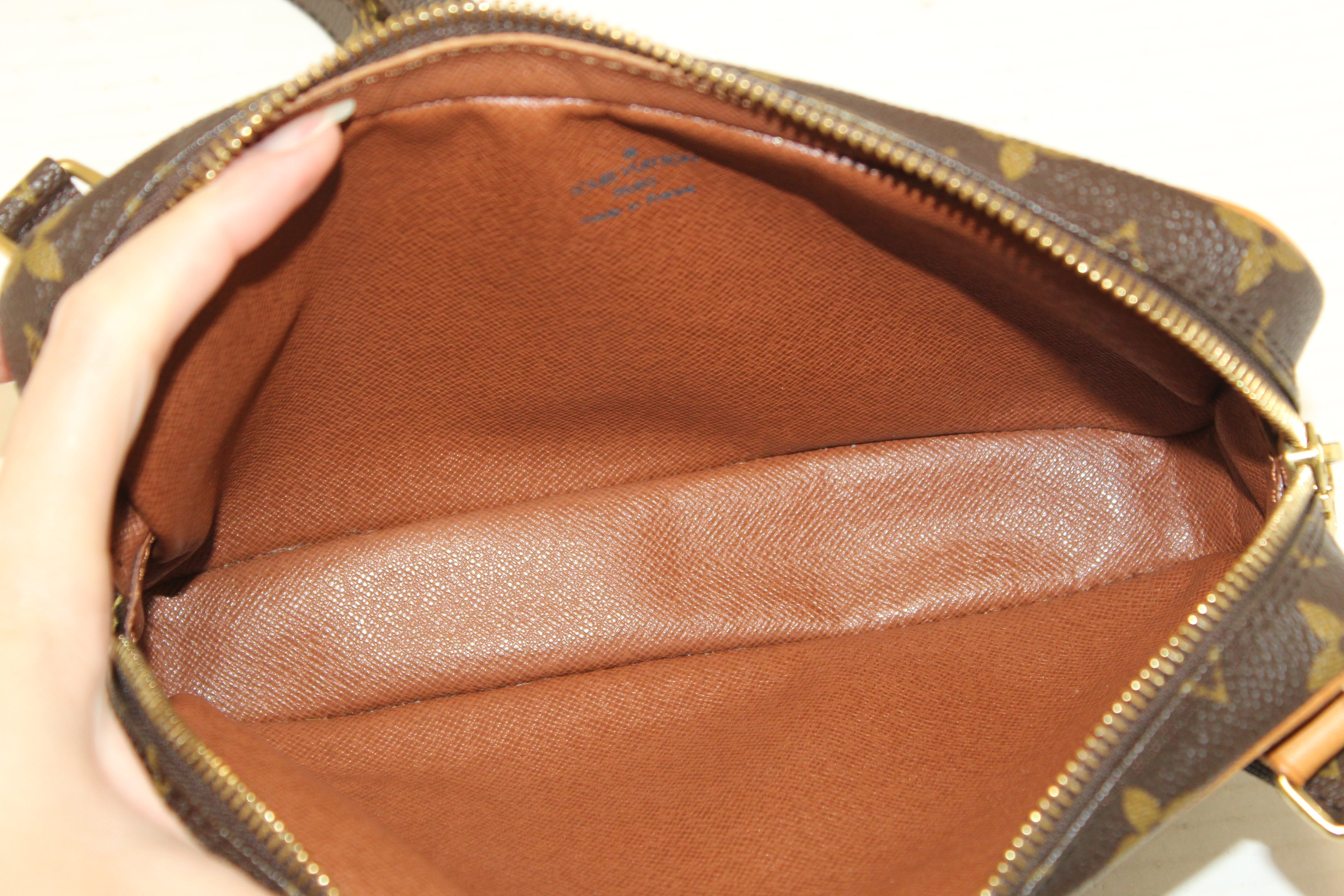 Authentic Louis Vuitton Classic Monogram Pochette Marly Bandouliere Messenger Bag