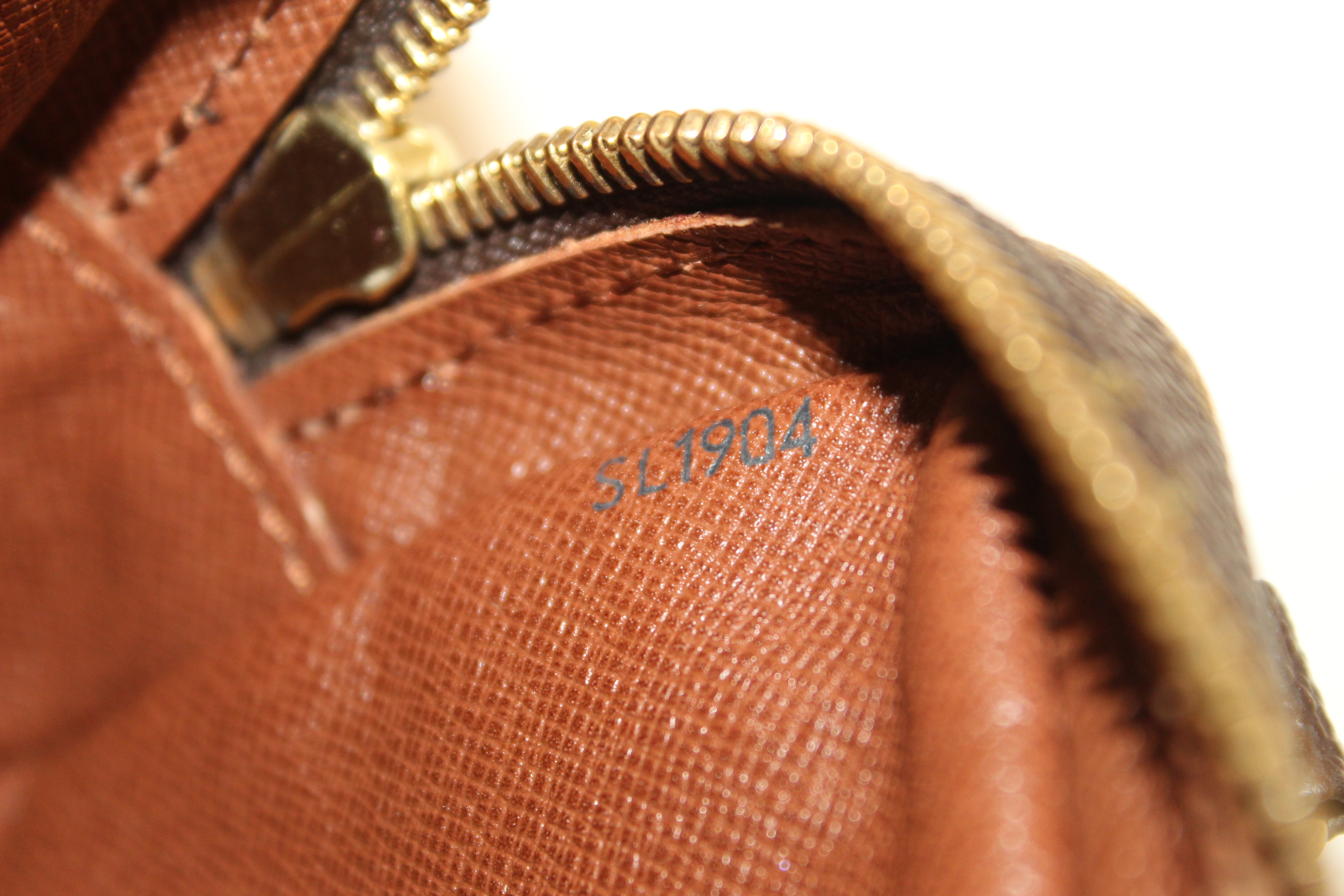 Authentic Louis Vuitton Classic Monogram Pochette Marly Bandouliere Messenger Bag