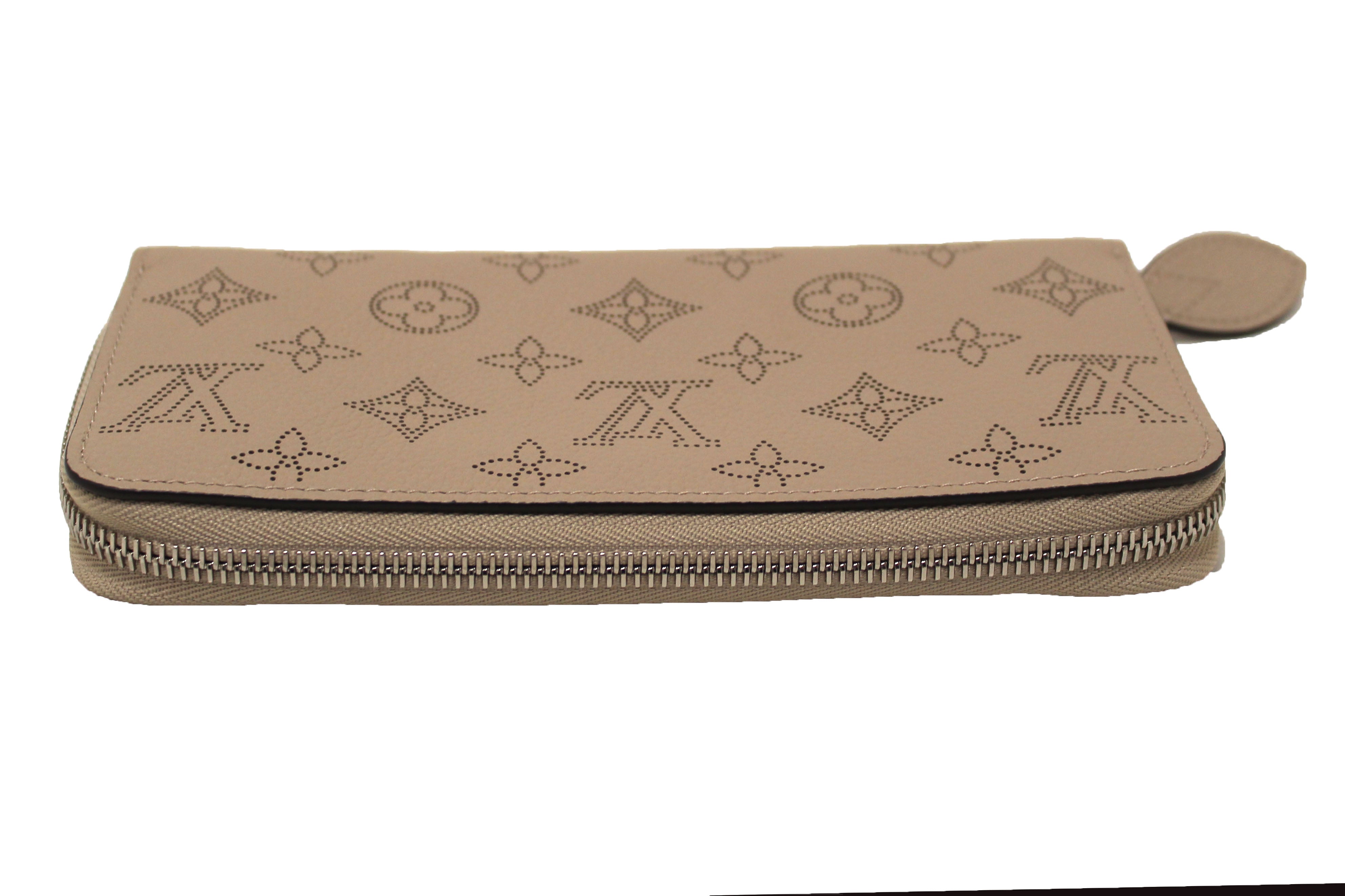 Authentic Louis Vuitton Galet Mahina Leather Zippy Wallet
