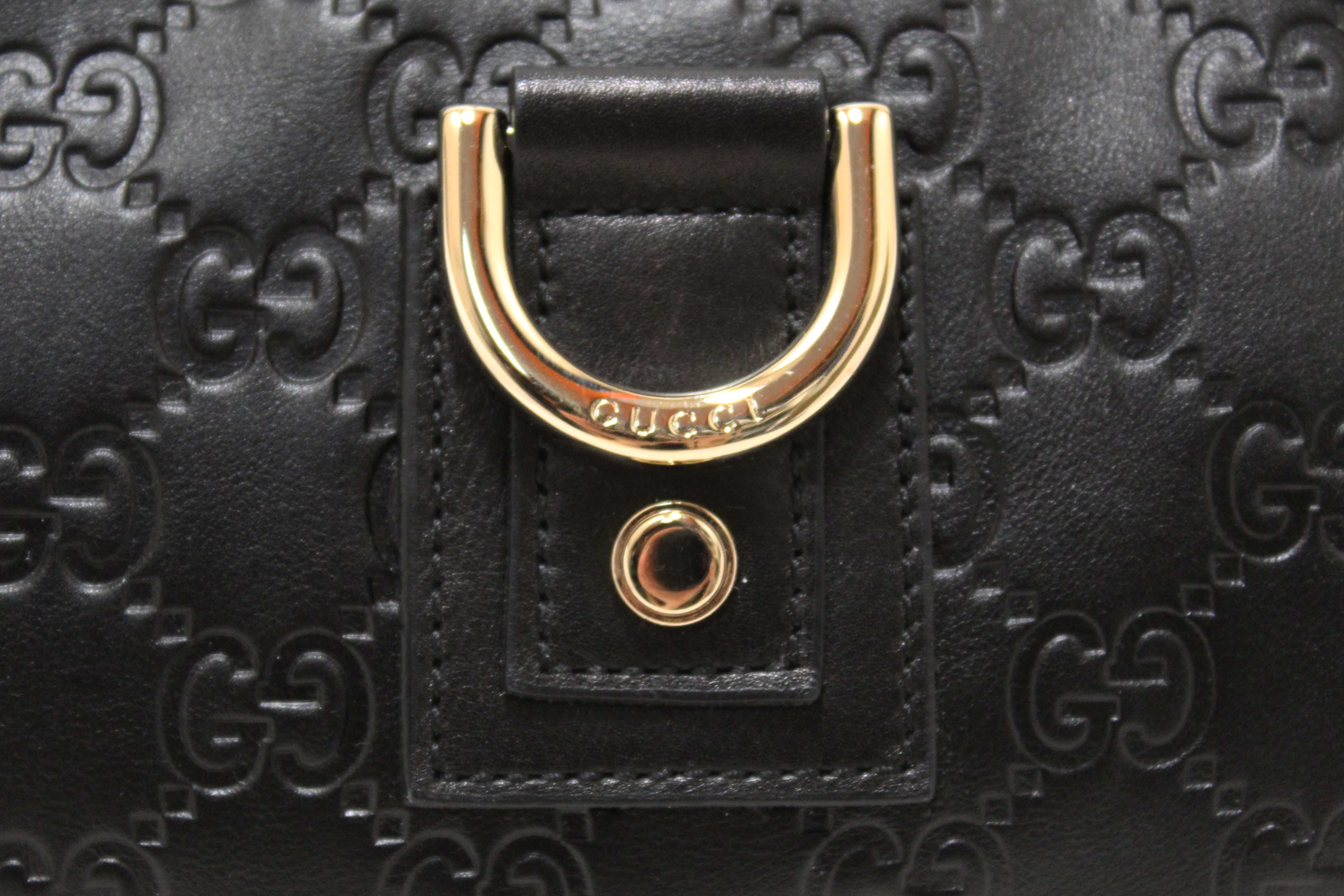 Authentic Gucci Black Guccissima Leather D Ring Abbey Pochette Bag 130939