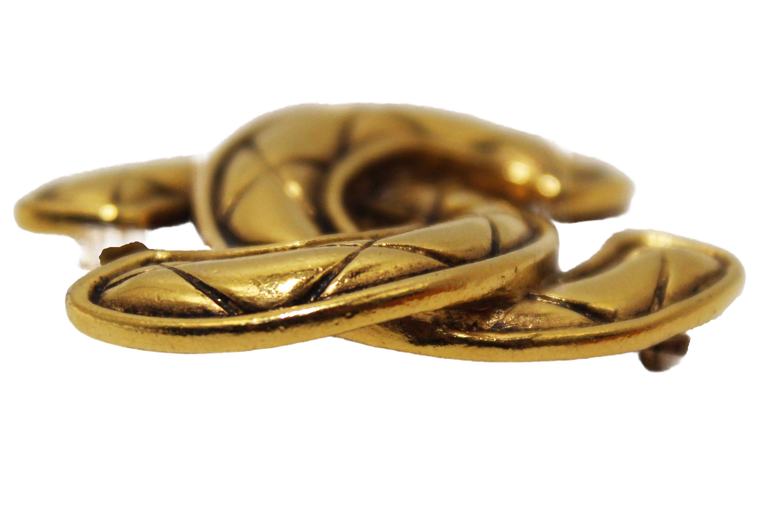 Authentic Chanel Vintage Gold Plated Diamond-Pattern CC Brooch