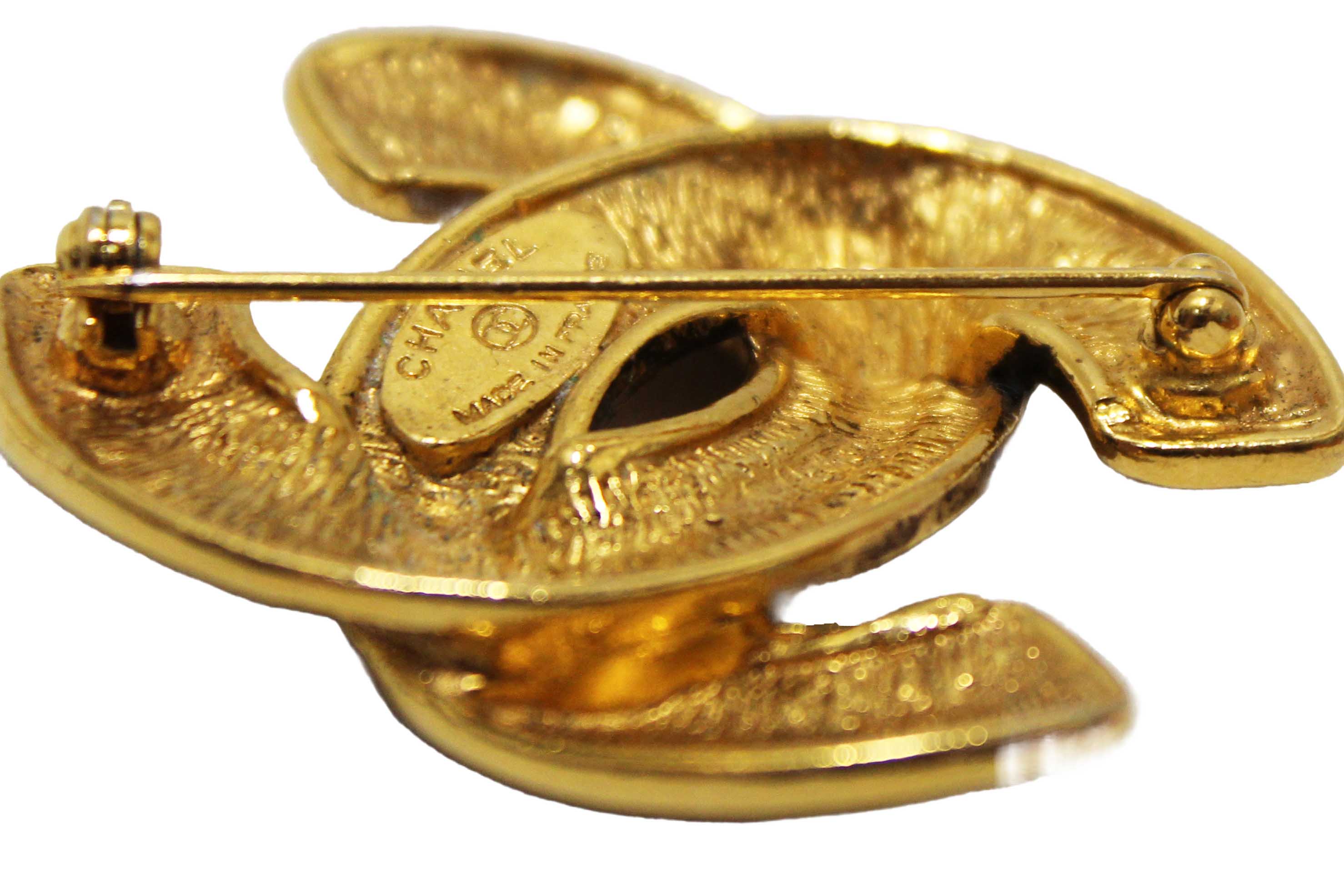 Authentic Chanel Vintage Gold Plated Diamond-Pattern CC Brooch