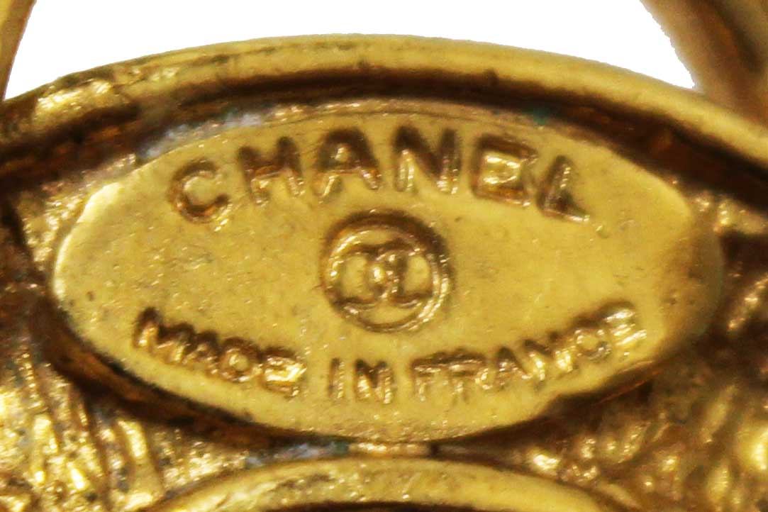 Authentic Chanel Vintage Gold Plated Diamond-Pattern CC Brooch