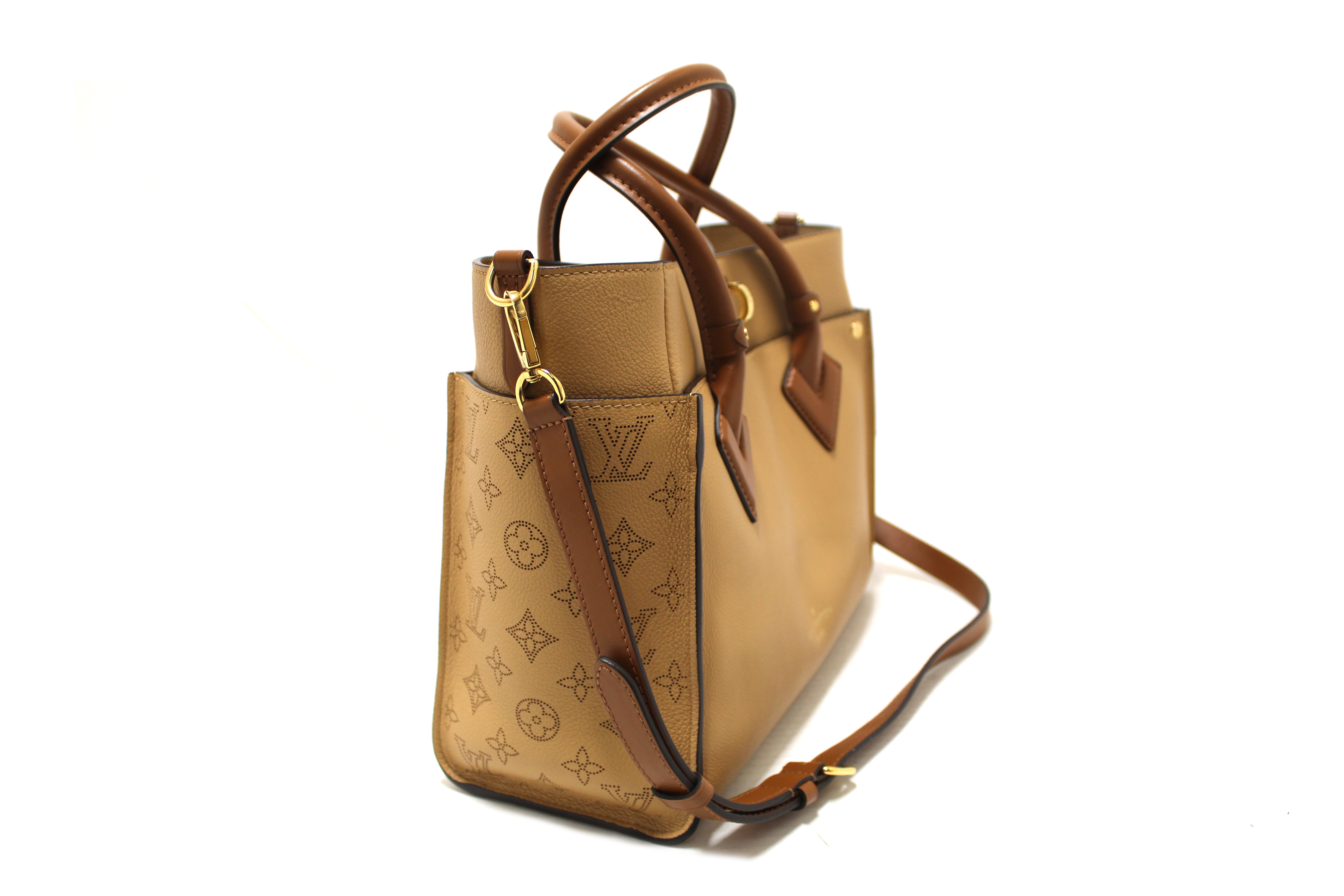 Authentic Louis Vuitton Arizona Beige Calf Leather On My Side MM Hand/Crossbody Bag