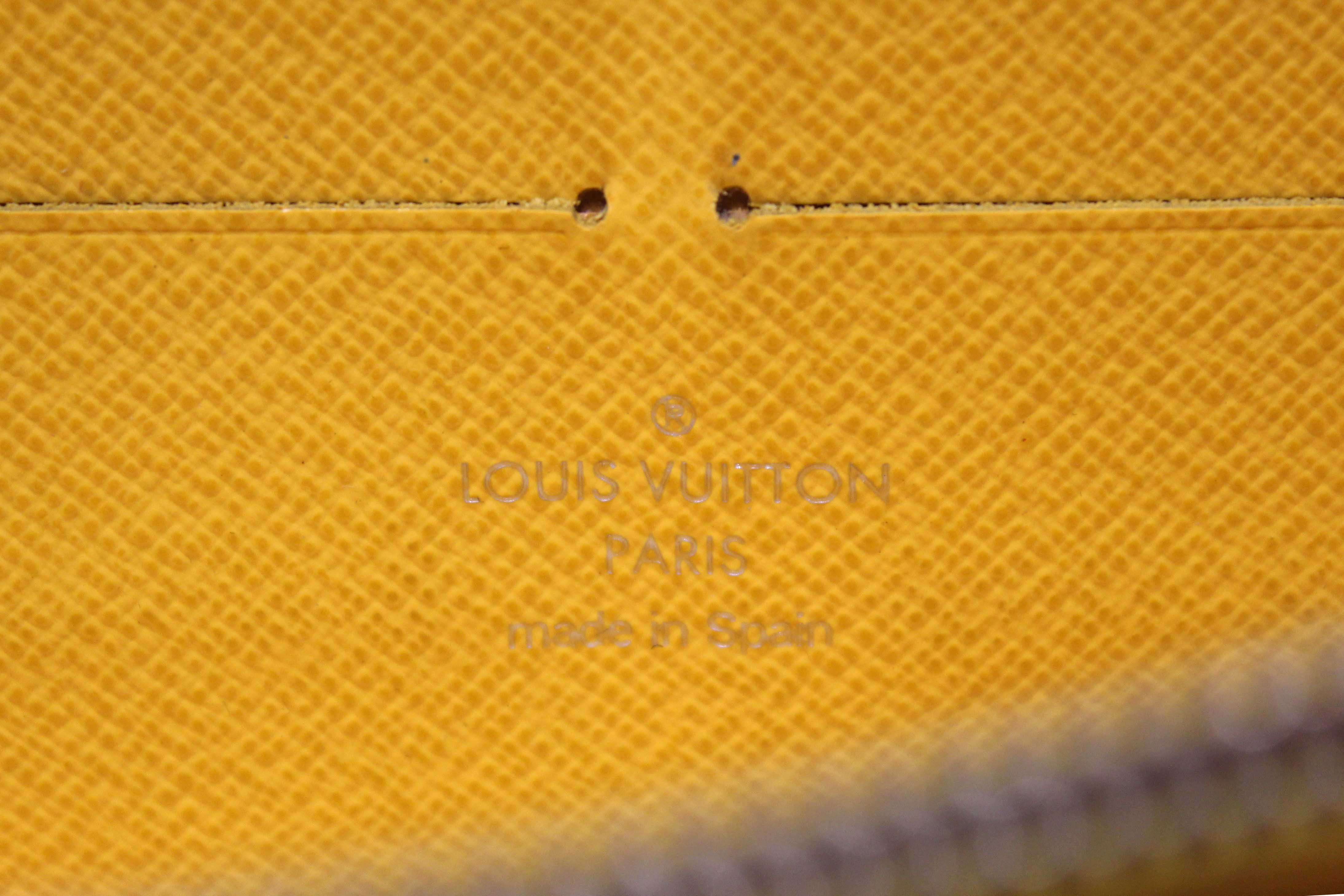 Authentic Louis Vuitton Grey Epi Leather Zippy Wallet