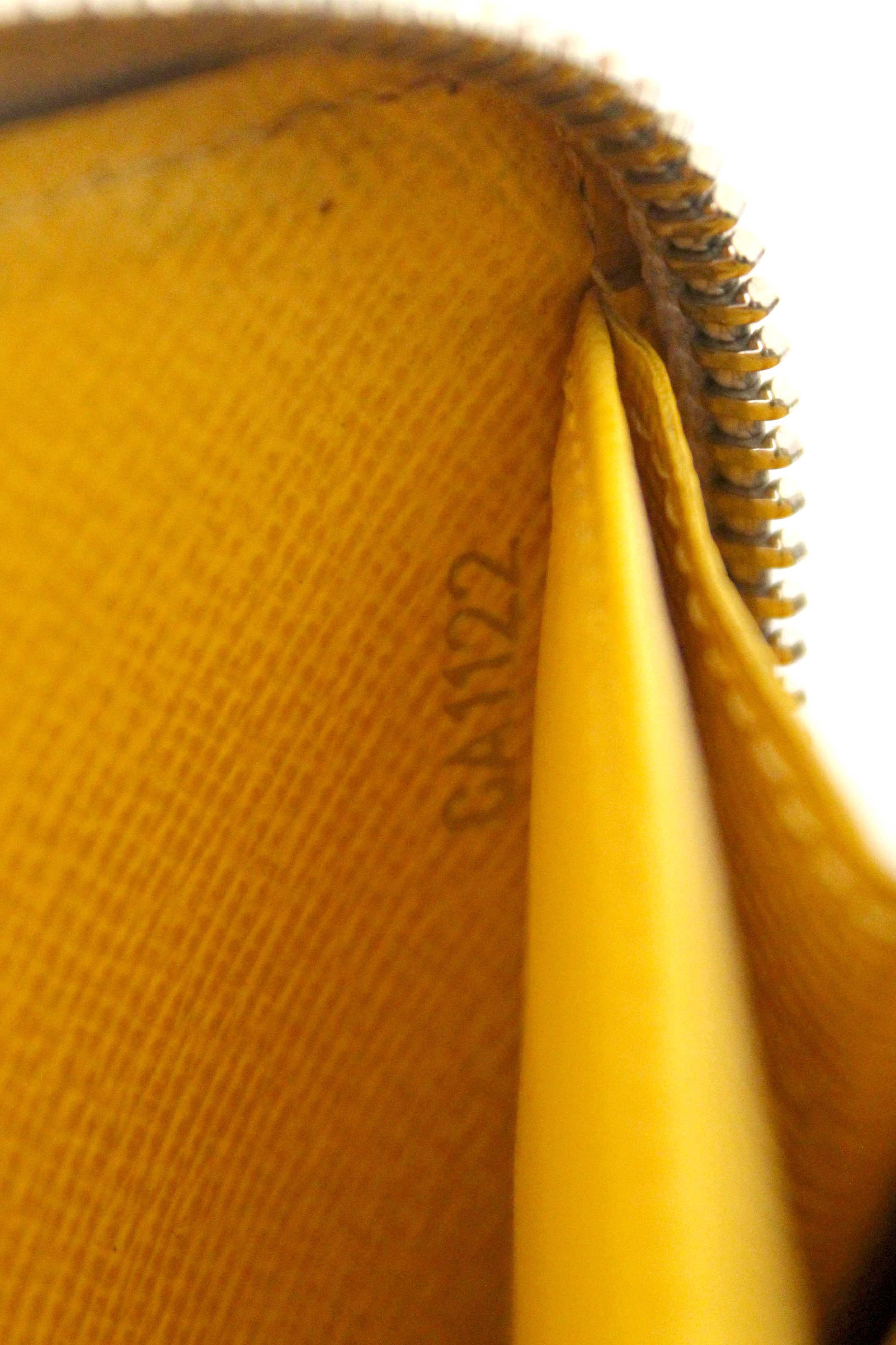 Authentic Louis Vuitton Grey Epi Leather Zippy Wallet