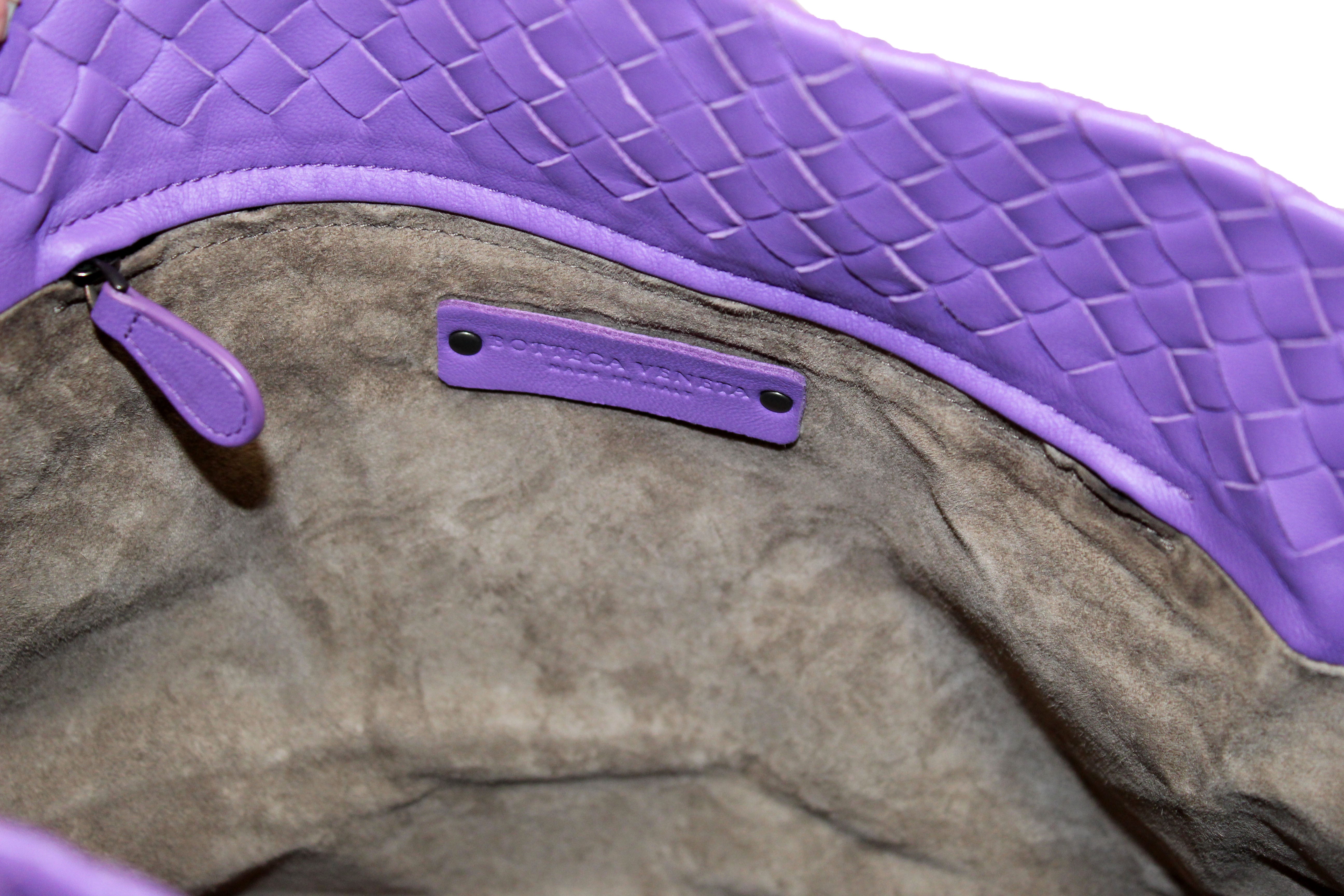 Bottega Veneta Medium Hobo Intrecciato Shoulder Bag in Lavender