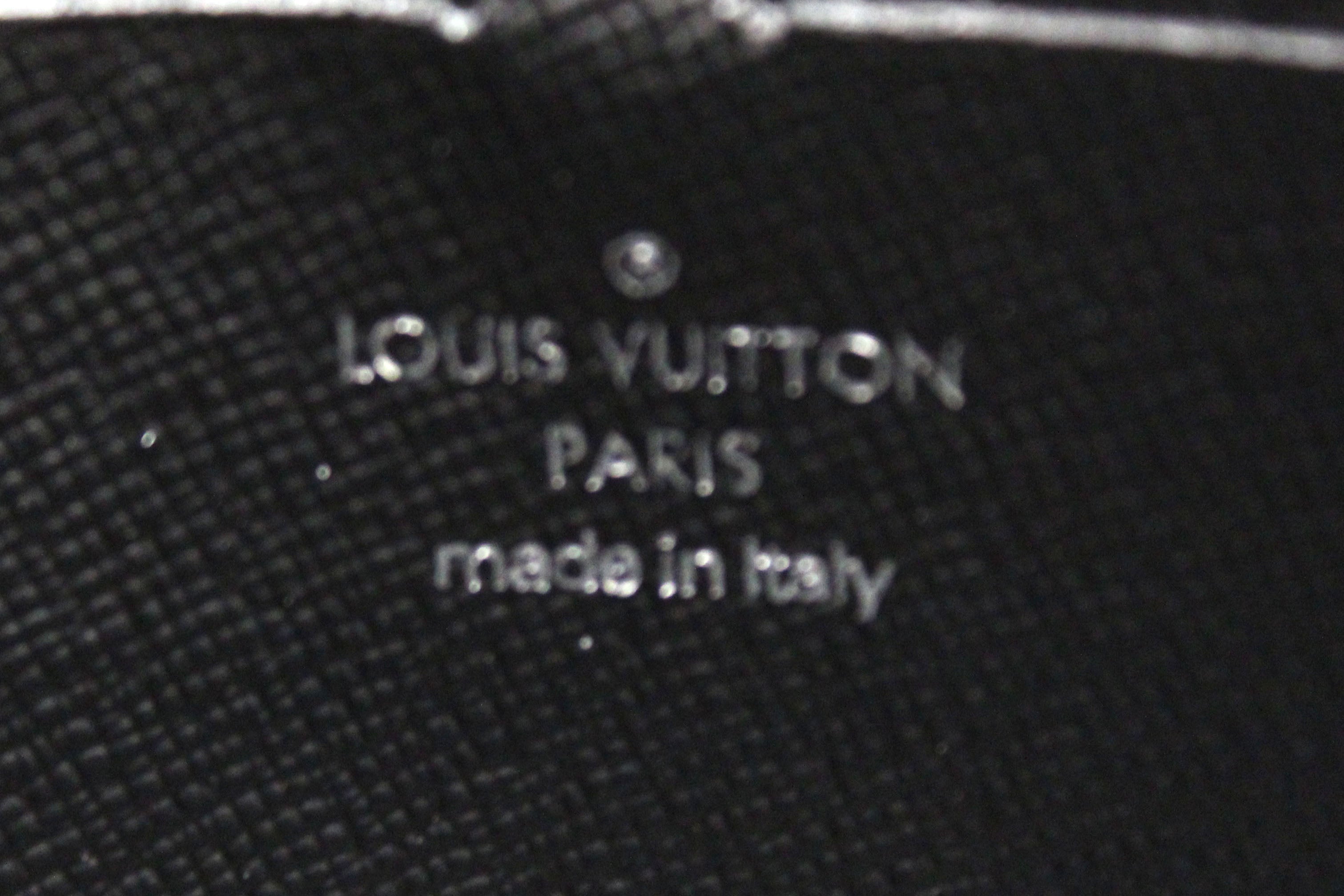 Mua Túi Clutch Louis Vuitton Voyaga MM Monogram Eclipse Canvas màu đen, Giá  tốt
