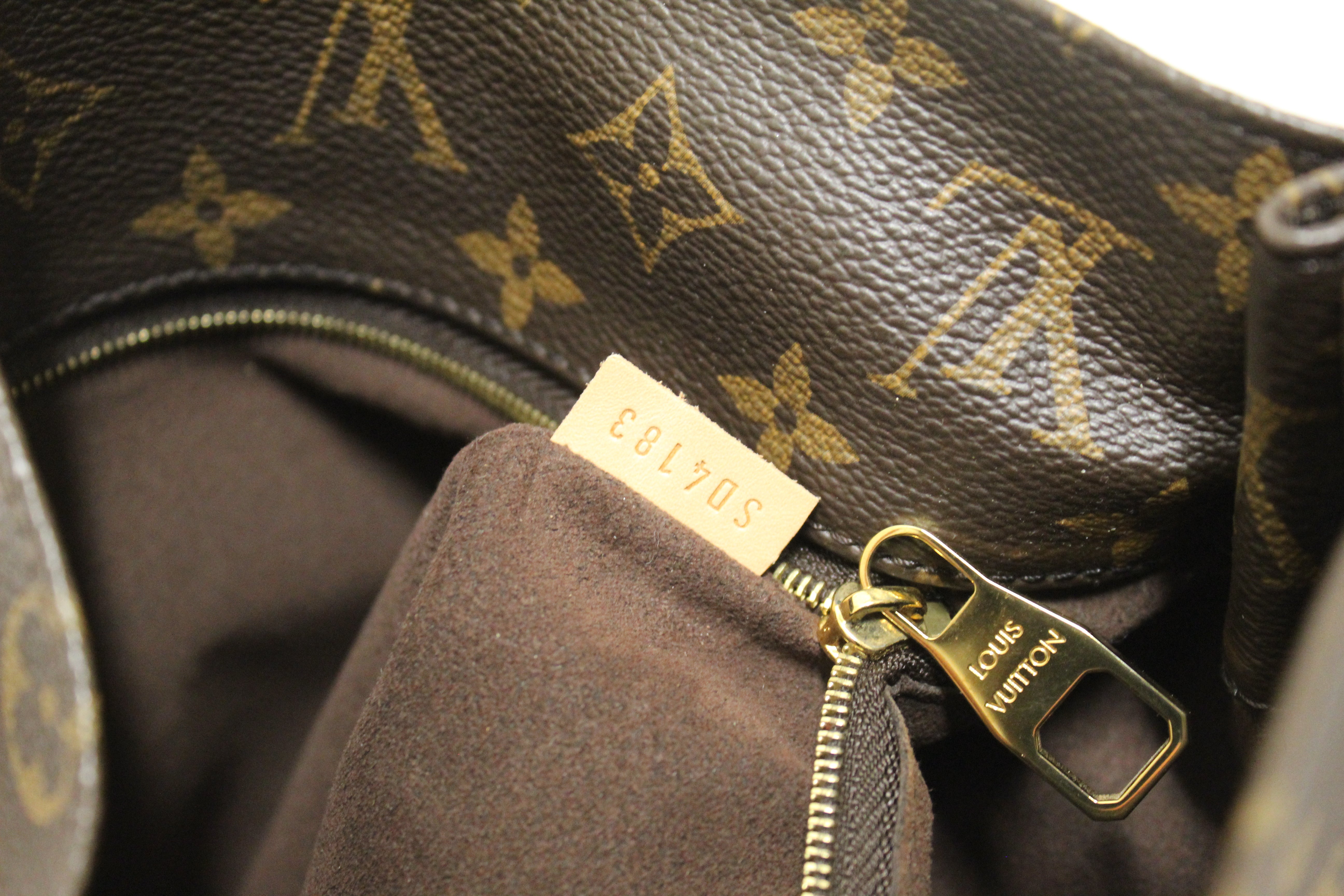 Authentic Louis Vuitton Classic Monogram Canvas Metis Tote Shoulder Bag
