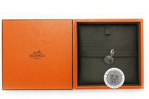 HERMES Hermes 103424B Pendants Circle Logo  Silver Silver Charms Shw | Italystation.com - Shop Now at italystation.com