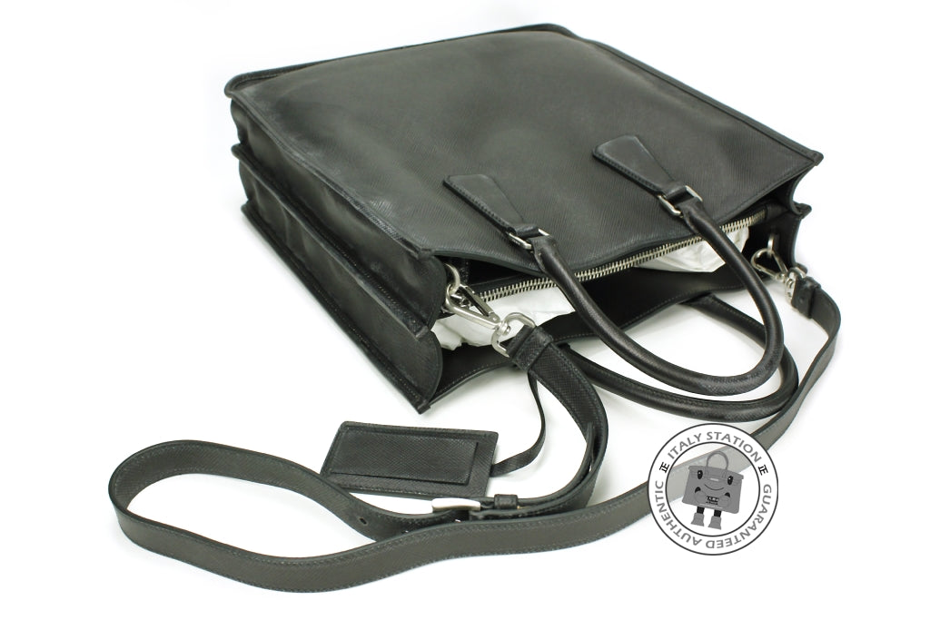 PRADA Prada VA1027 2FAD Borsa Viaggio Saffiano Cuir Old Nero / F0002   | Italystation.com - Shop Now at italystation.com