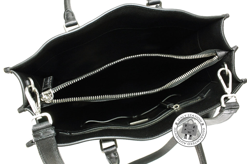 PRADA Prada VA1027 2FAD Borsa Viaggio Saffiano Cuir Old Nero / F0002   | Italystation.com - Shop Now at italystation.com