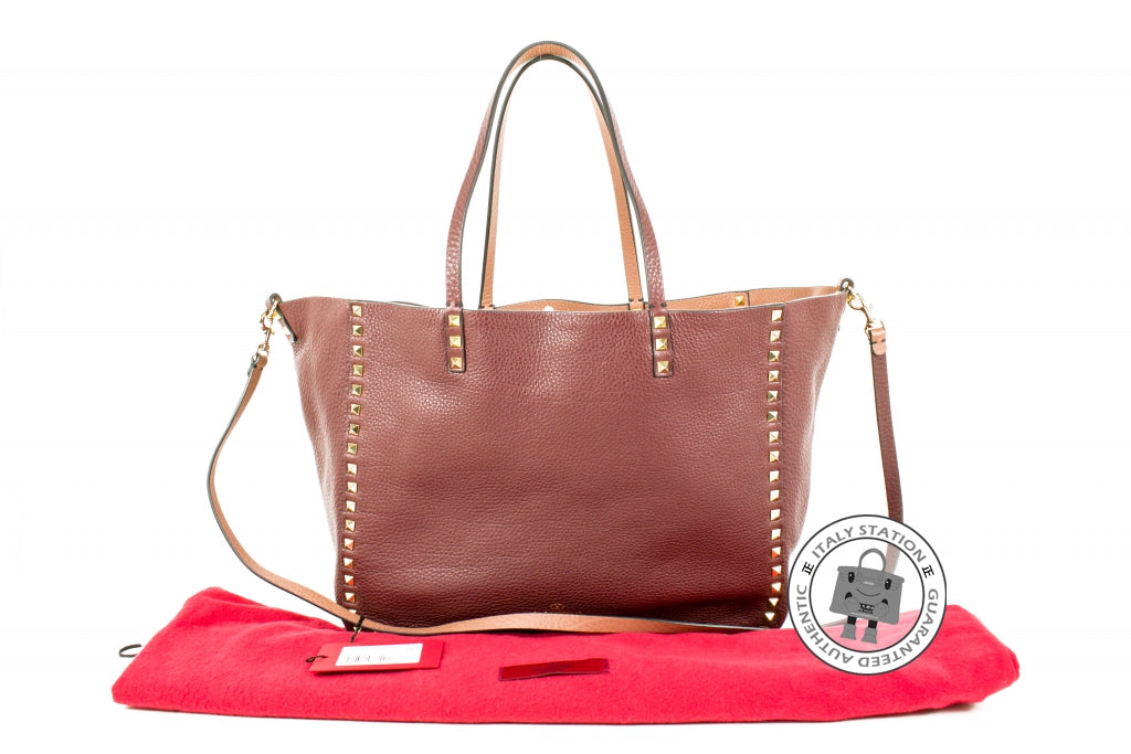 VALENTINO Valentino HWB00626 AVSA01 Medium Rockstud Reversible Blush+r | Italystation.com - Shop Now at italystation.com